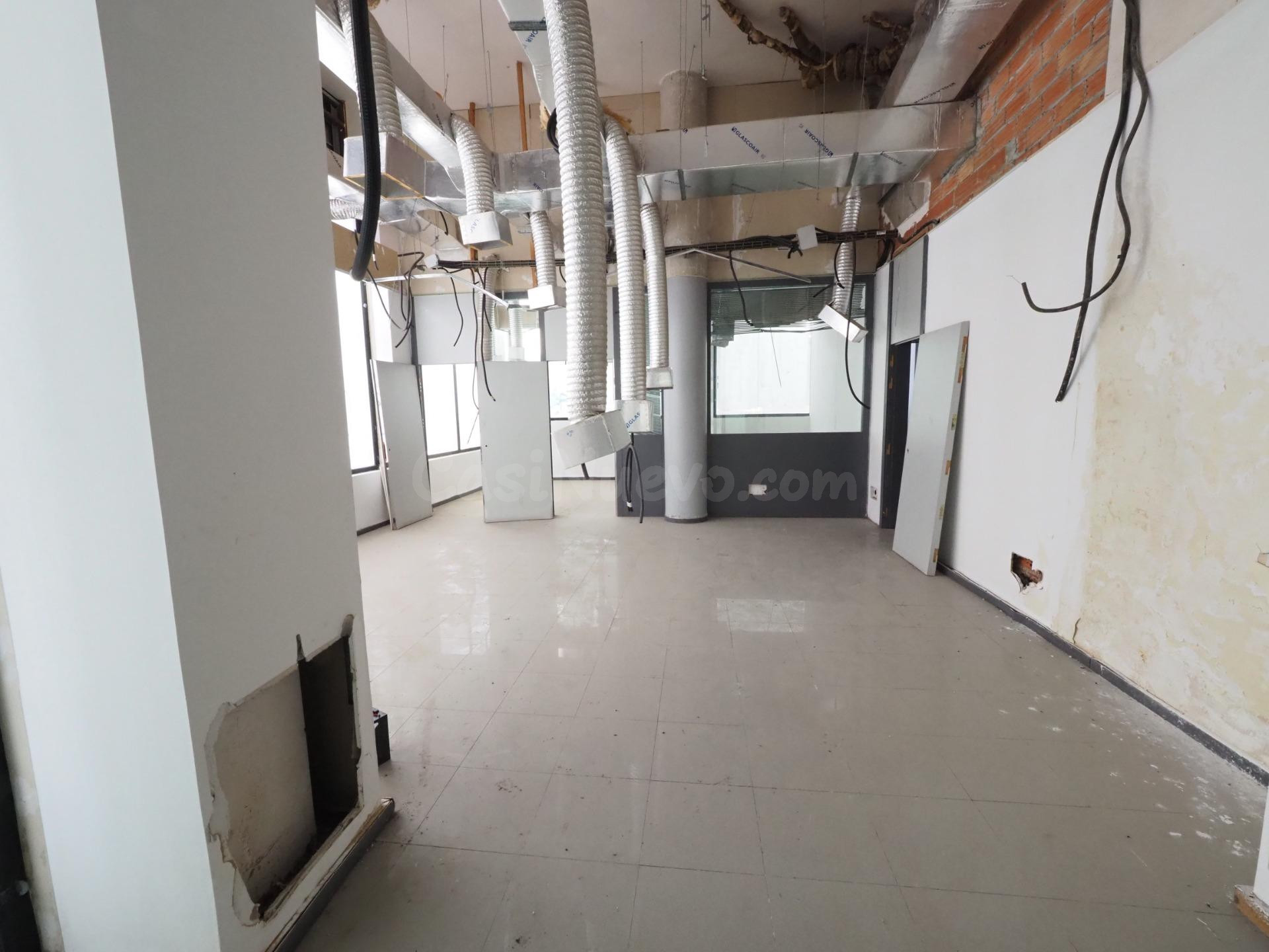 SE VENDE LOCAL COMERCIAL EN TERRASSA, ZONA ESPORTIVA - foto 5