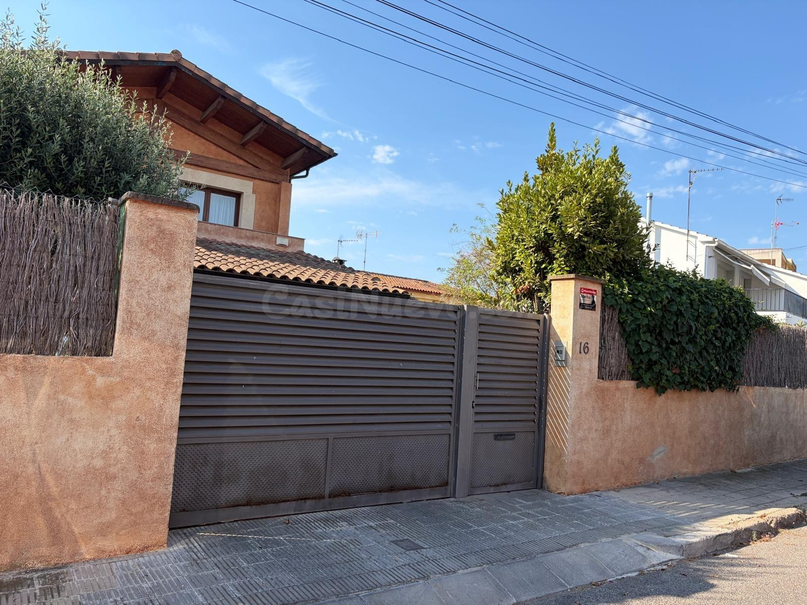 Inversión inmobiliaria Torredembarra: finca con piscina y ga - foto 2