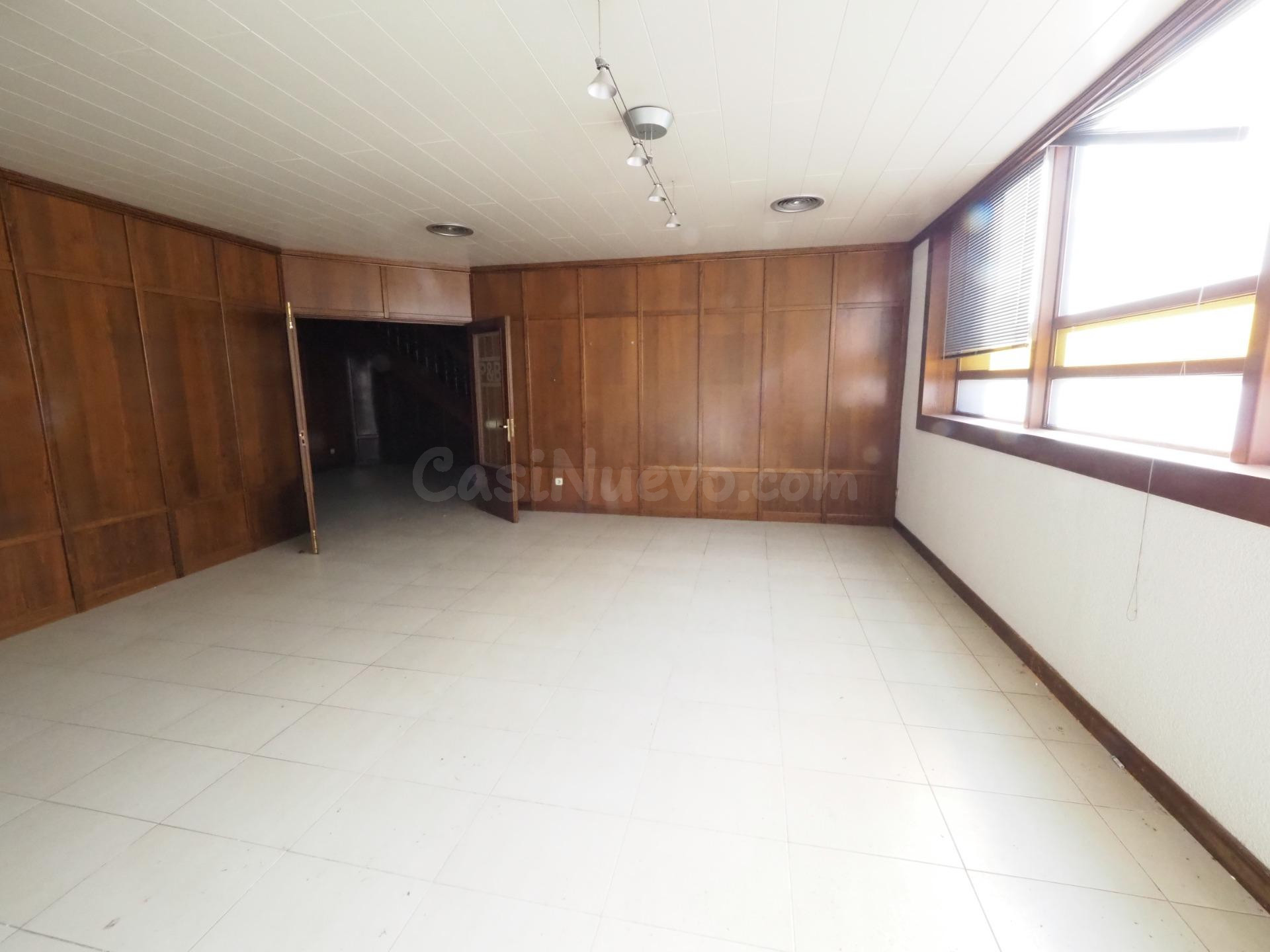 SE VENDE LOCAL COMERCIAL EN MANRESA