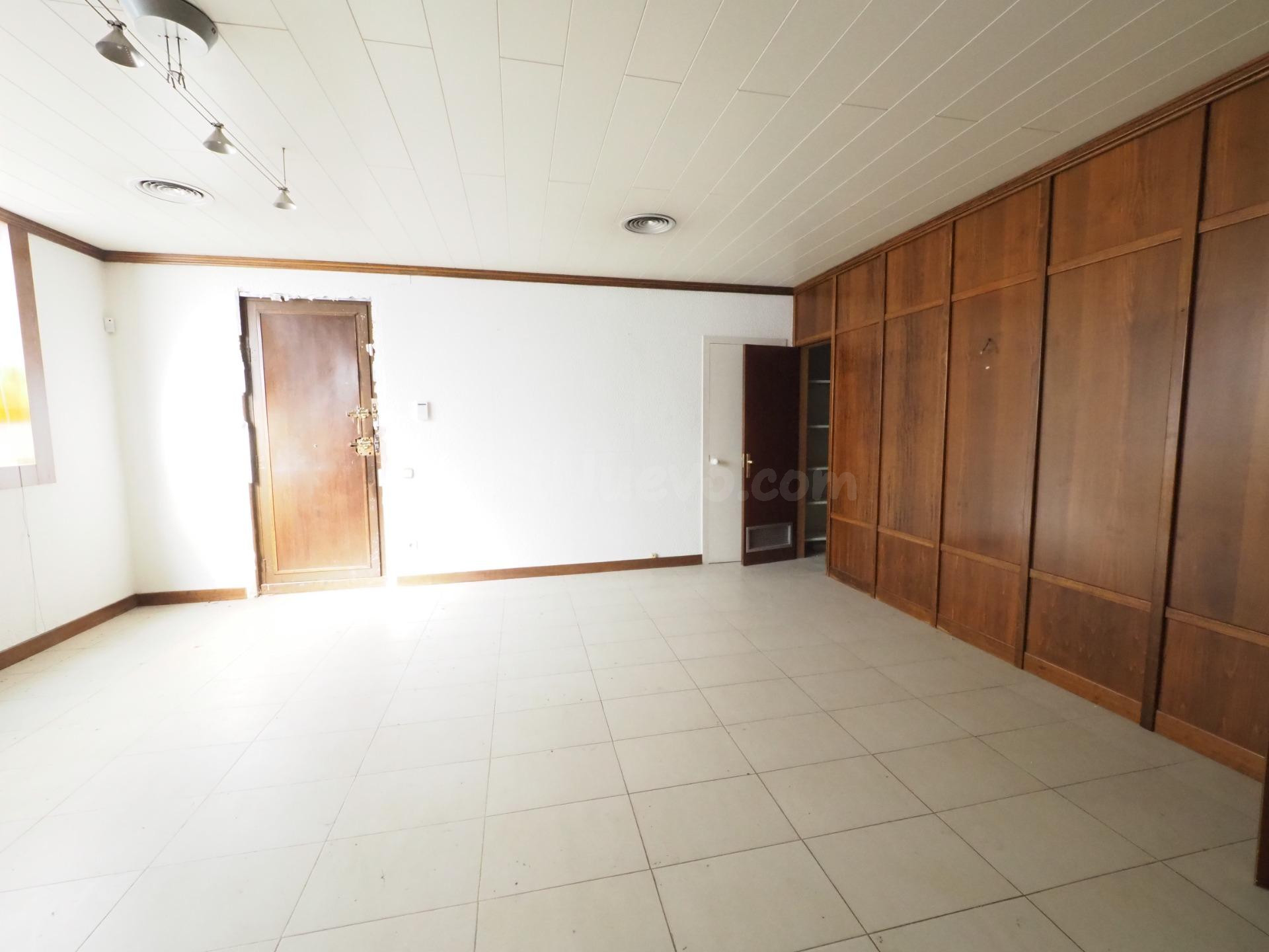 SE VENDE LOCAL COMERCIAL EN MANRESA - foto 4