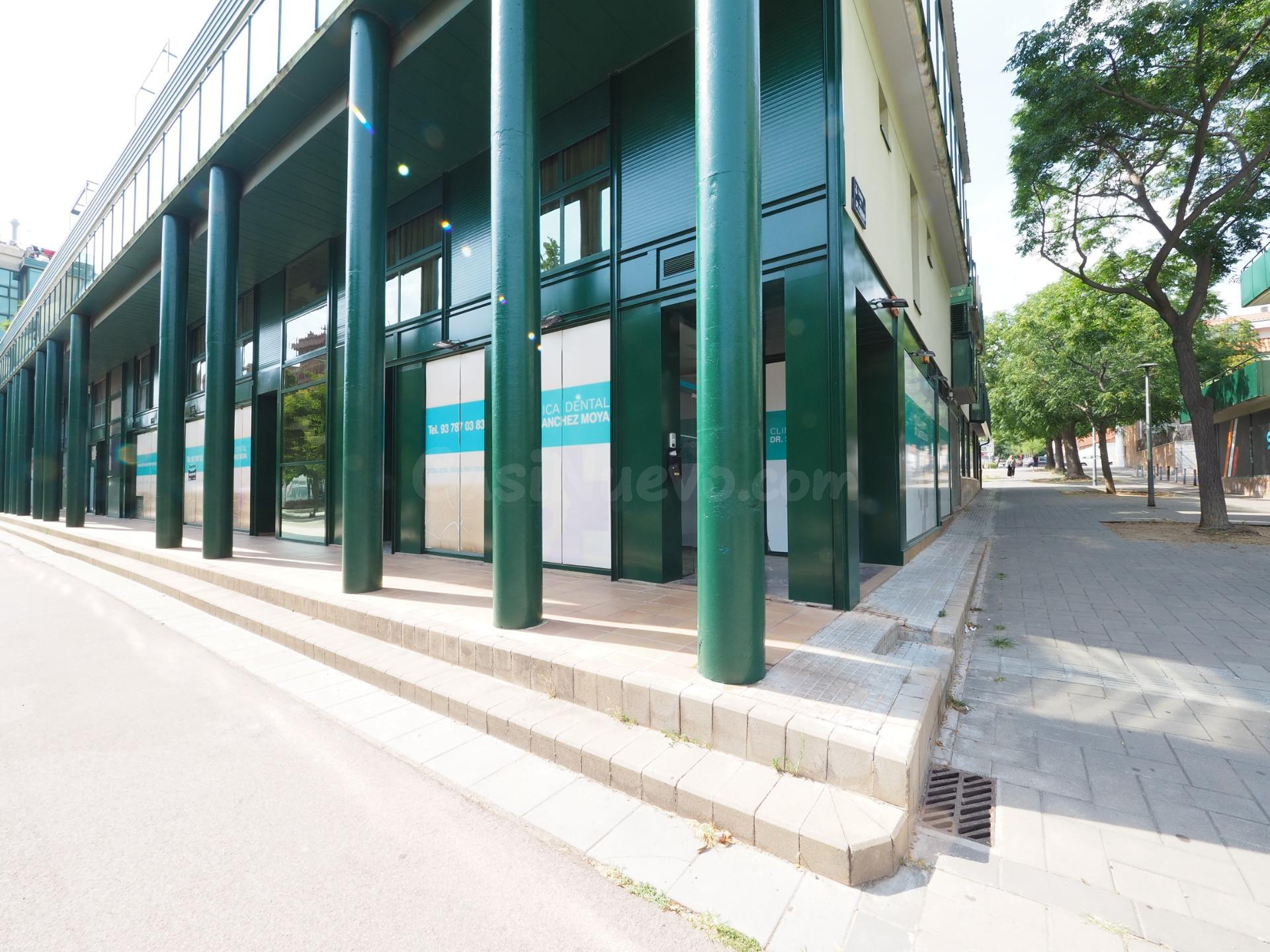 SE VENDE LOCAL COMERCIAL EN TERRASSA, ZONA ESPORTIVA - foto 2