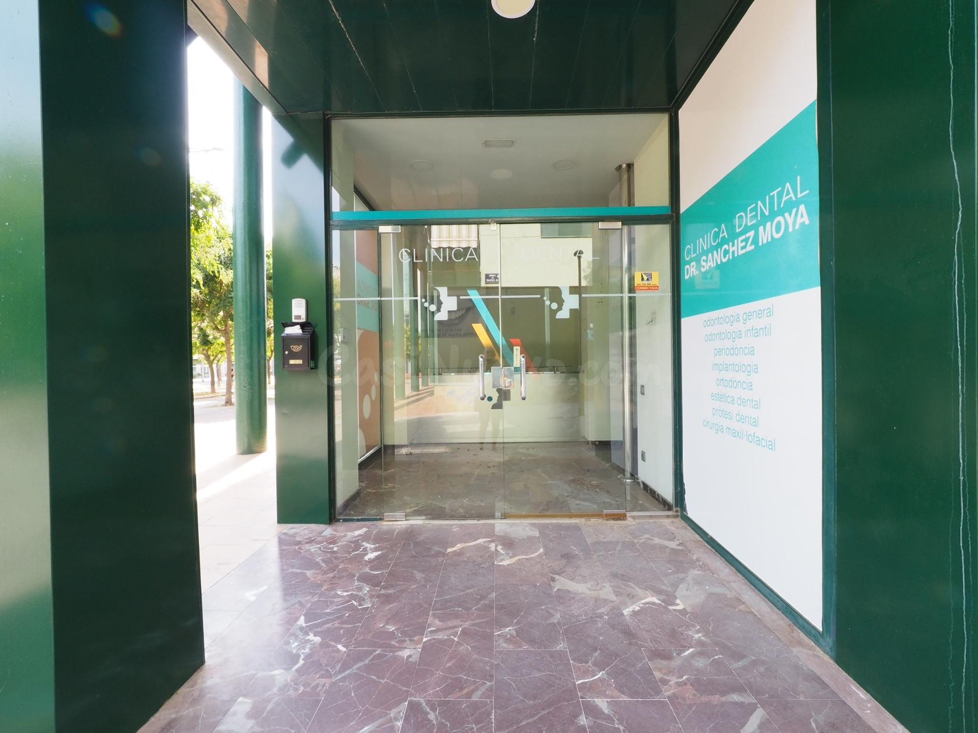 SE VENDE LOCAL COMERCIAL EN TERRASSA, ZONA ESPORTIVA - foto 3