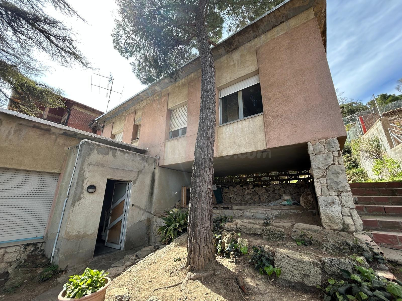 SE VENDE CASA EN LA TORRE DE CLARAMUNT