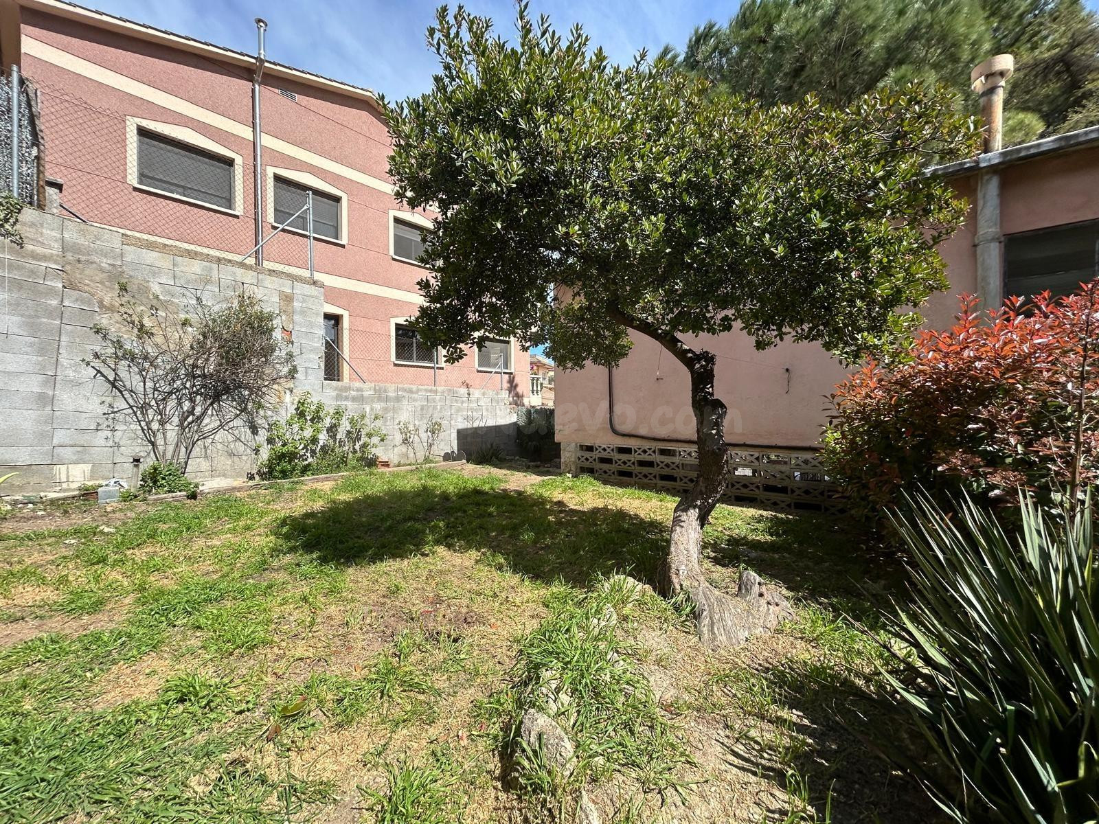 SE VENDE CASA EN LA TORRE DE CLARAMUNT - foto 2