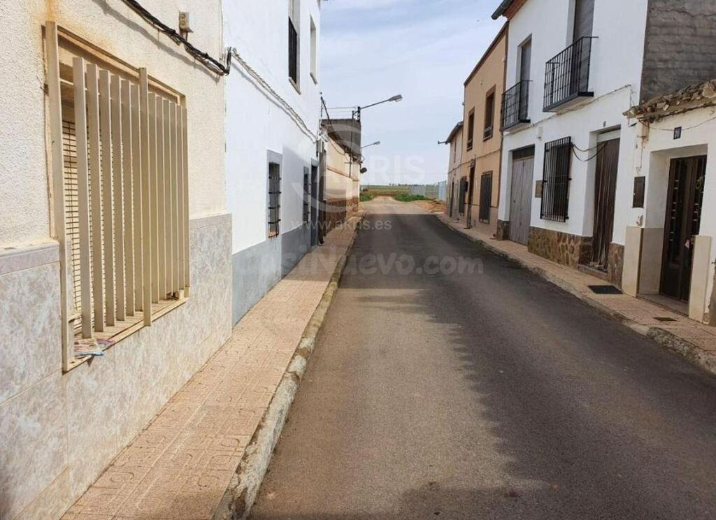 Casa en Granatula De Calatrava - foto 2