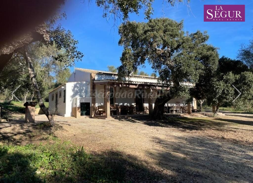 EXCLUSIVA FINCA DE RECREO EN PARQUE DE LOS ALCORNOCALES