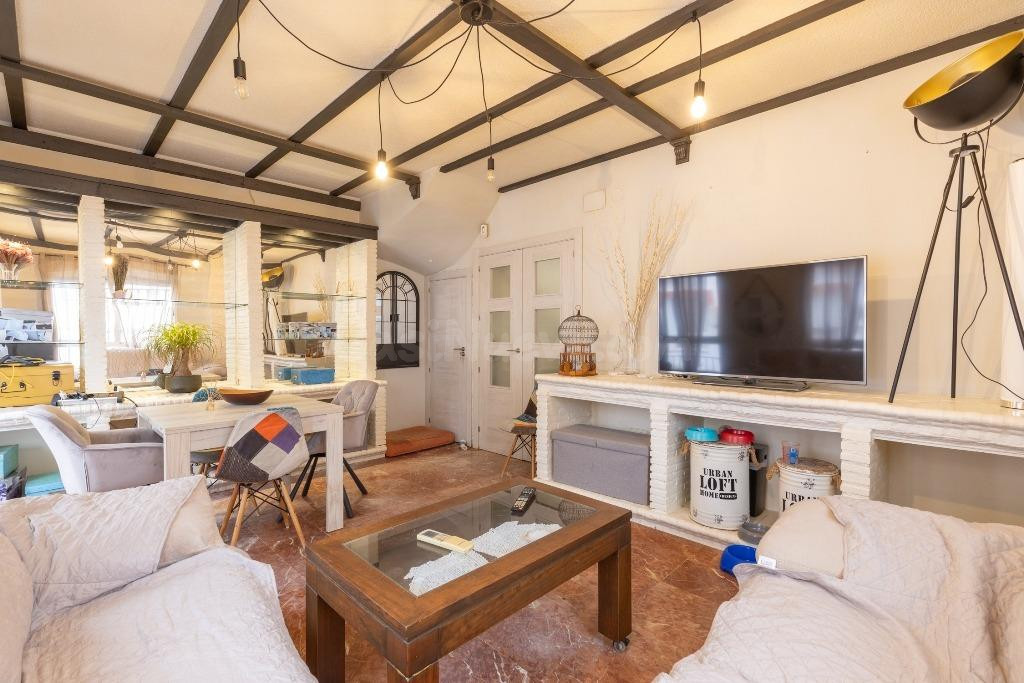 En venta casa adosada con garaje en residencial con piscina  - foto 4