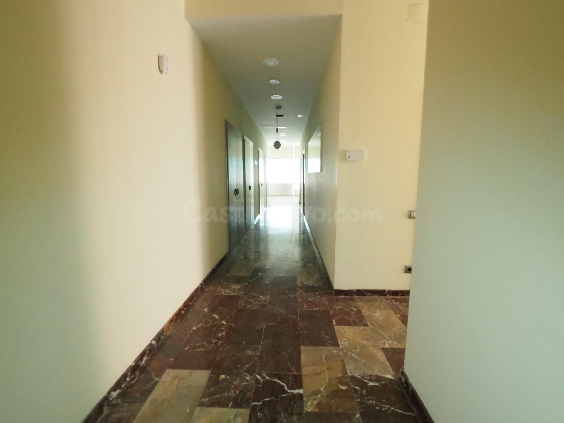 SE VENDE LOCAL COMERCIAL EN TERRASSA, ZONA ESPORTIVA - foto 4
