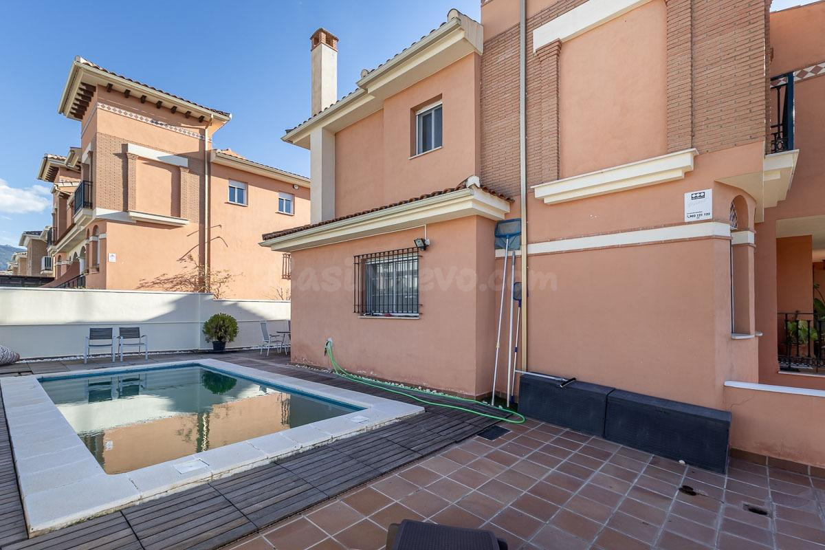 Casa pareada con piscina y vistas despejadas en Huétor Vega - foto 5