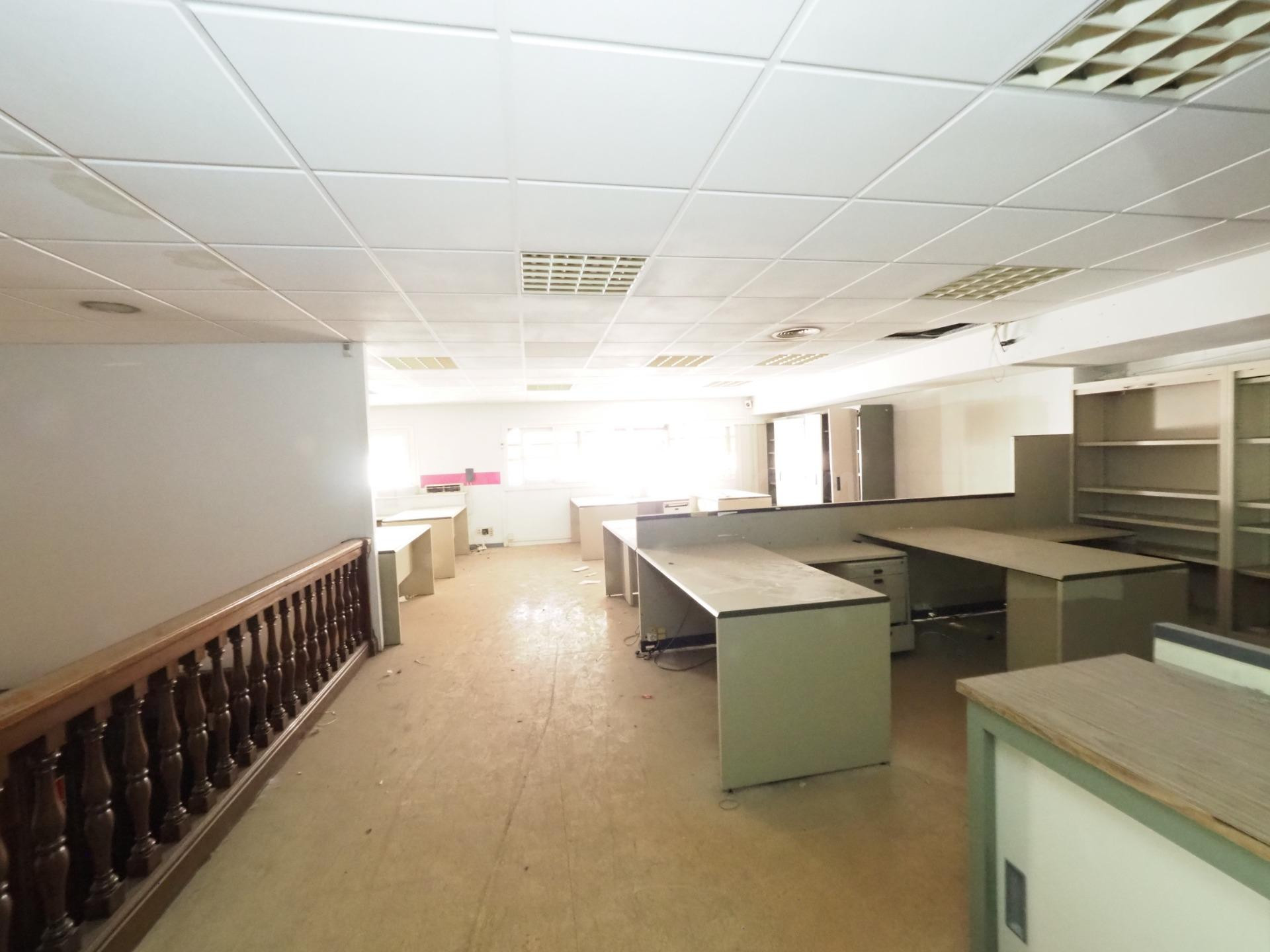 SE VENDE LOCAL COMERCIAL EN MANRESA