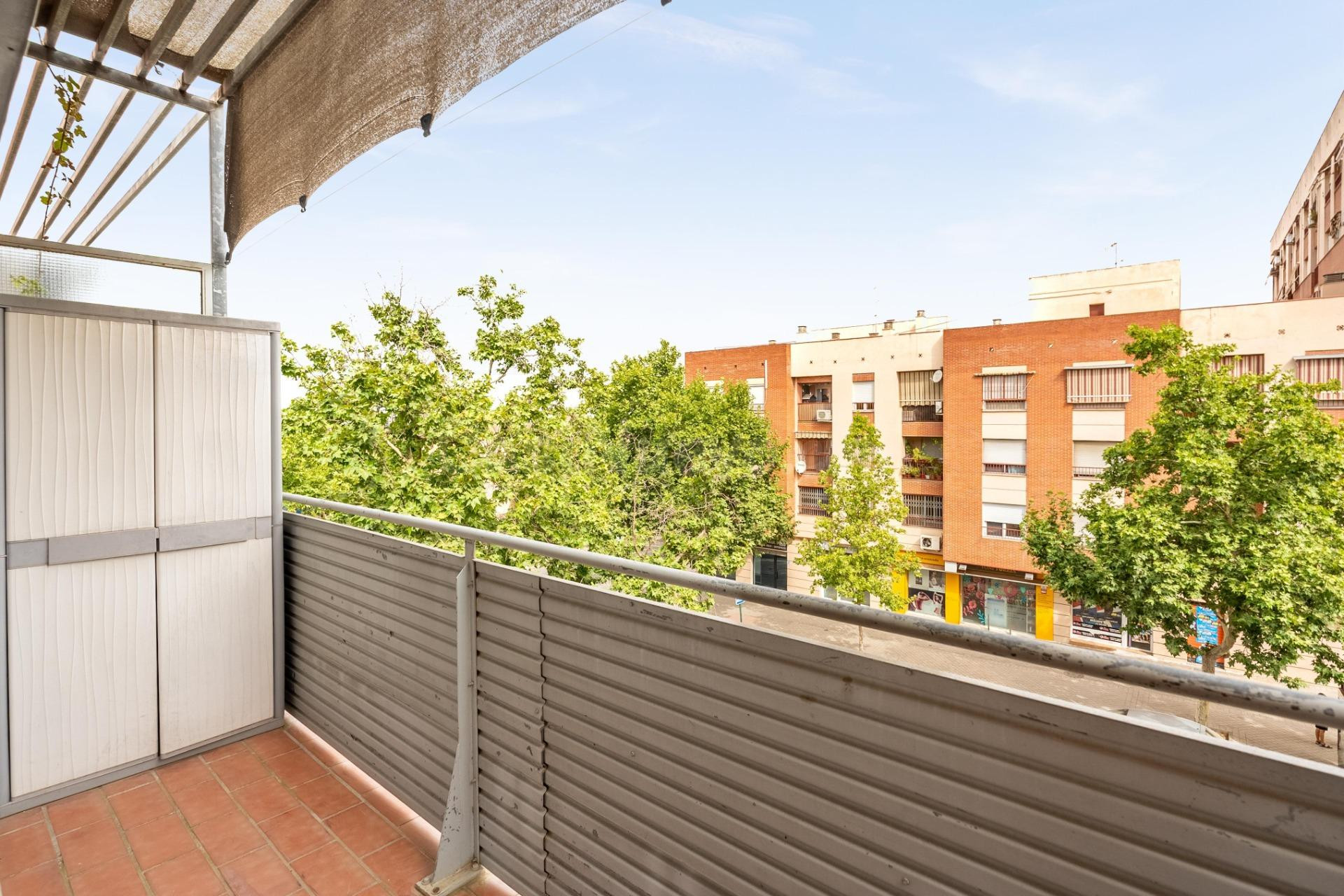 EN VENTA ATICO DÚPLEX CON GRAN TERRAZA JUNTO ESTACIÓN DE AUT - foto 4