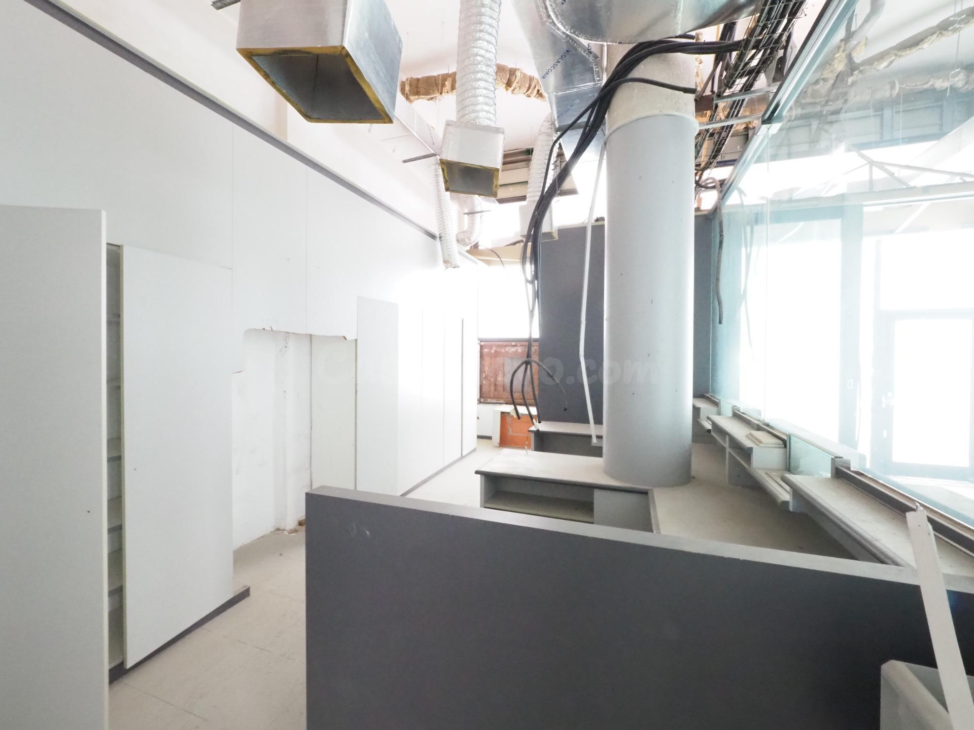 SE VENDE LOCAL COMERCIAL EN TERRASSA, ZONA ESPORTIVA - foto 4