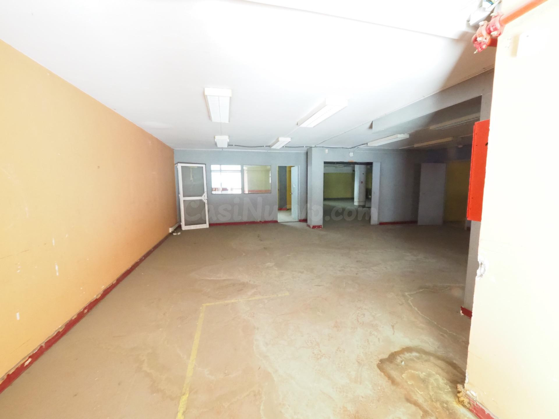 SE VENDE LOCAL COMERCIAL EN RUBI, ZONA MERCAT - foto 5
