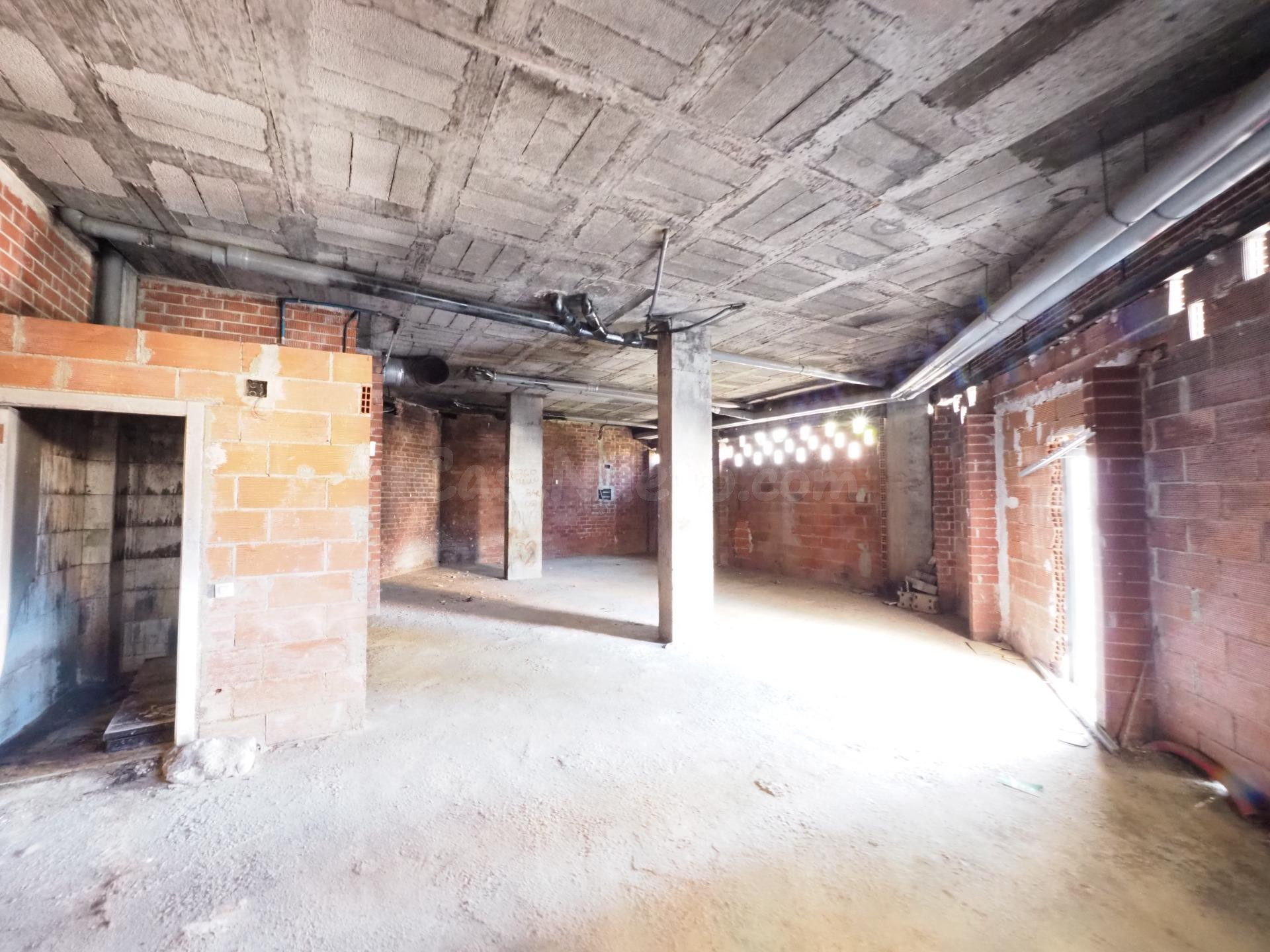 SE VENDE LOCAL COMERCIAL EN TERRASSA, ZONA ESPORTIVA - foto 2