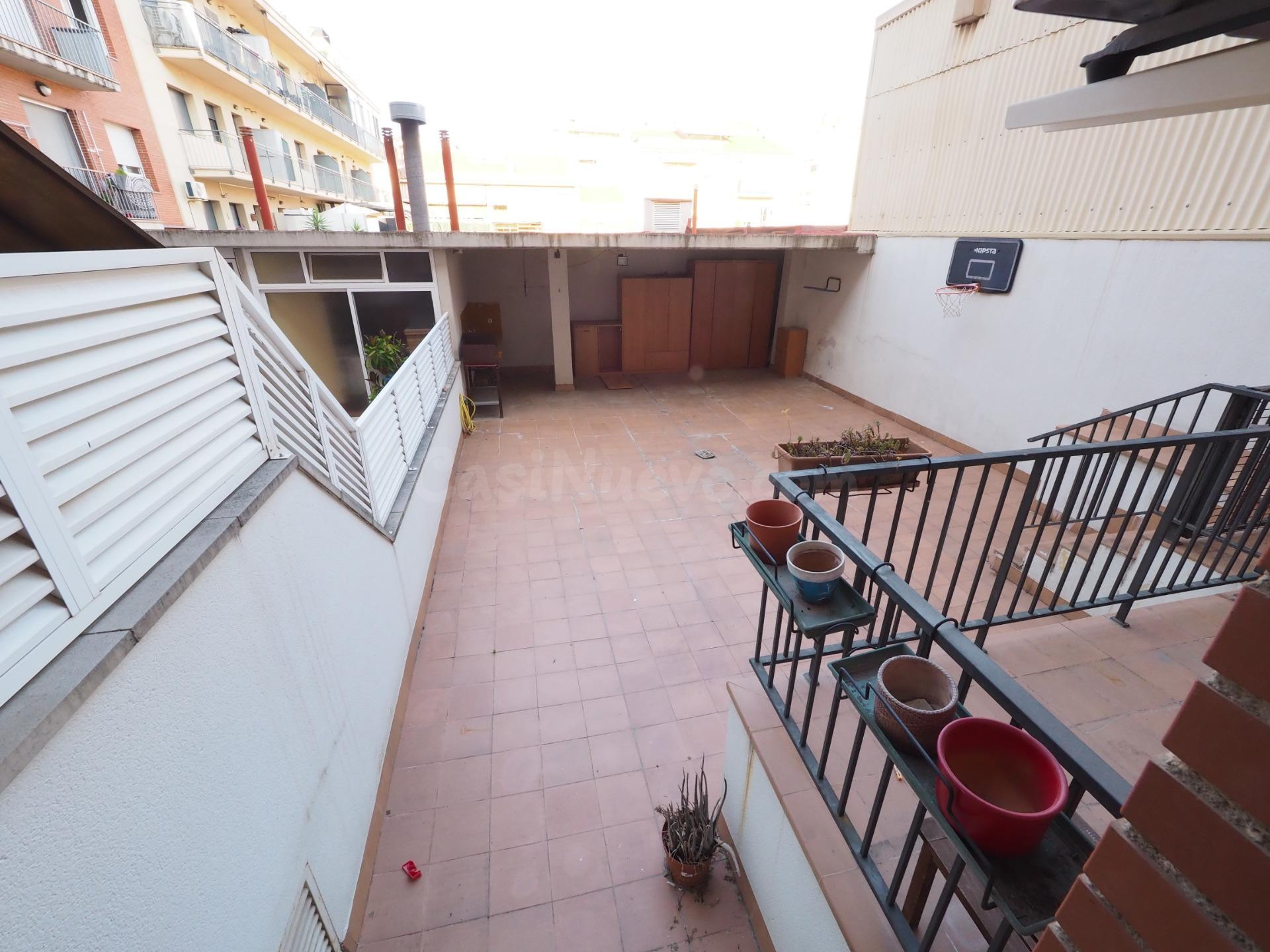 SE VENDE PLANTA BAJA EN TERRASSA, ZONA CAN PALET