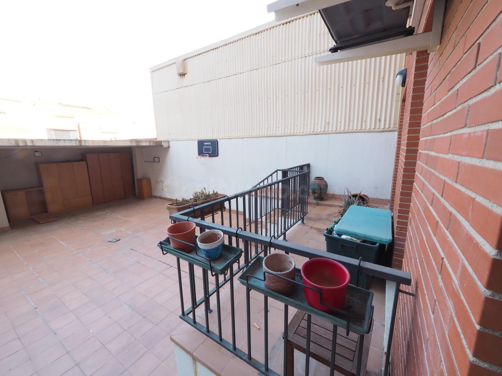 SE VENDE PLANTA BAJA EN TERRASSA, ZONA CAN PALET - foto 2