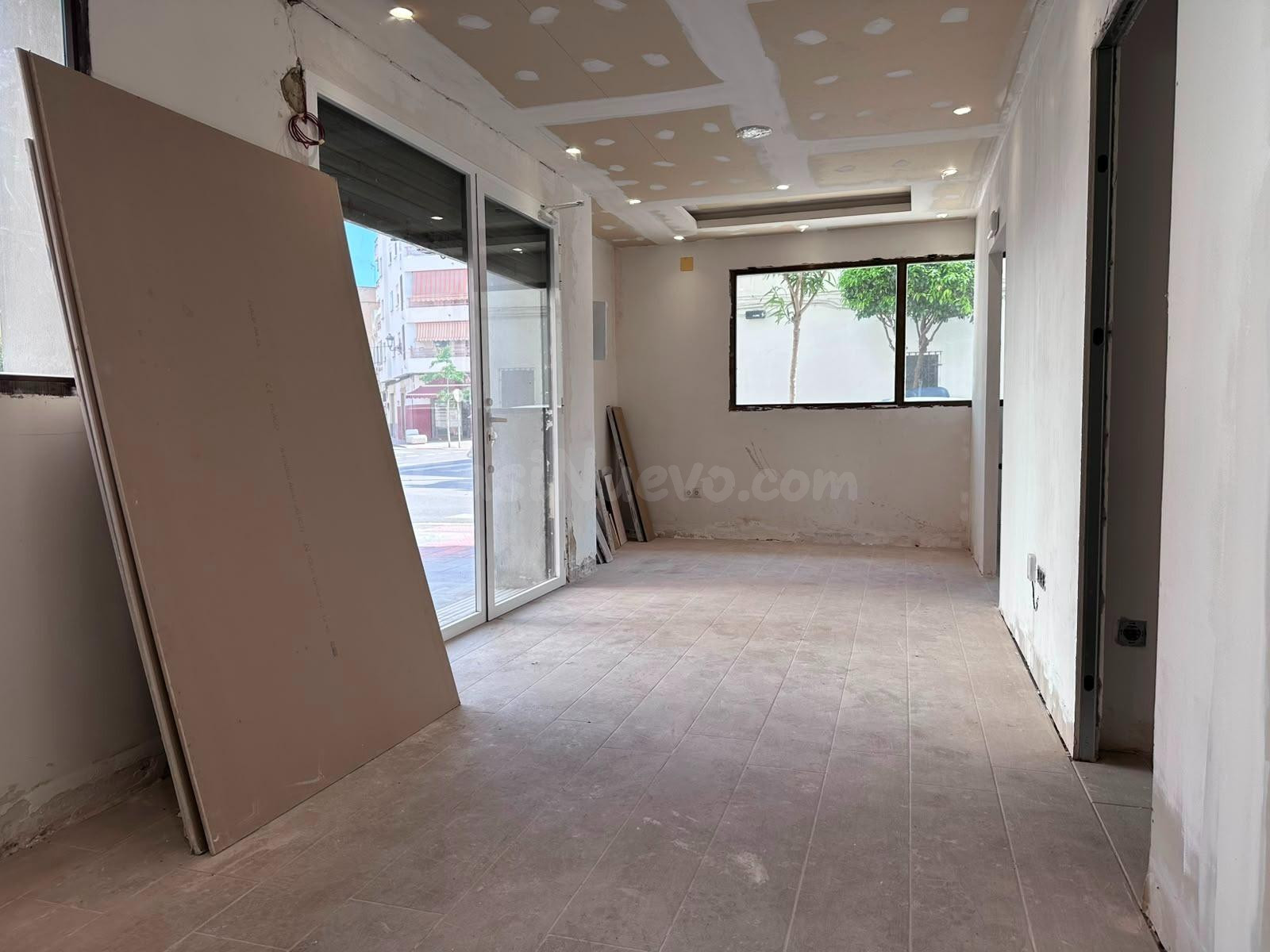LOCAL COMERCIAL EN ALQUILER EN MISLATA - foto 2
