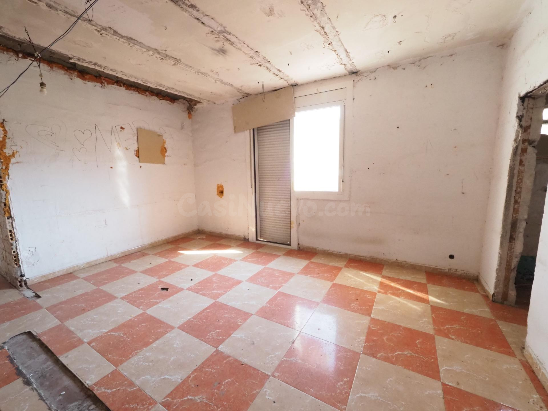 SE VENDE PISO EN BARCELONA, ZONA EL BESOS