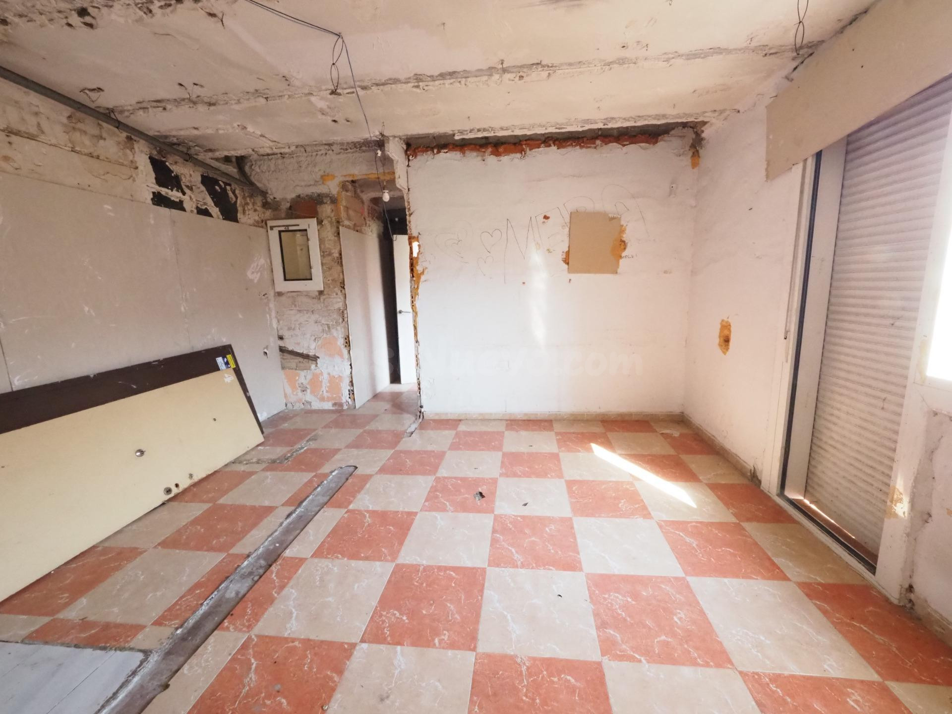 SE VENDE PISO EN BARCELONA, ZONA EL BESOS - foto 2