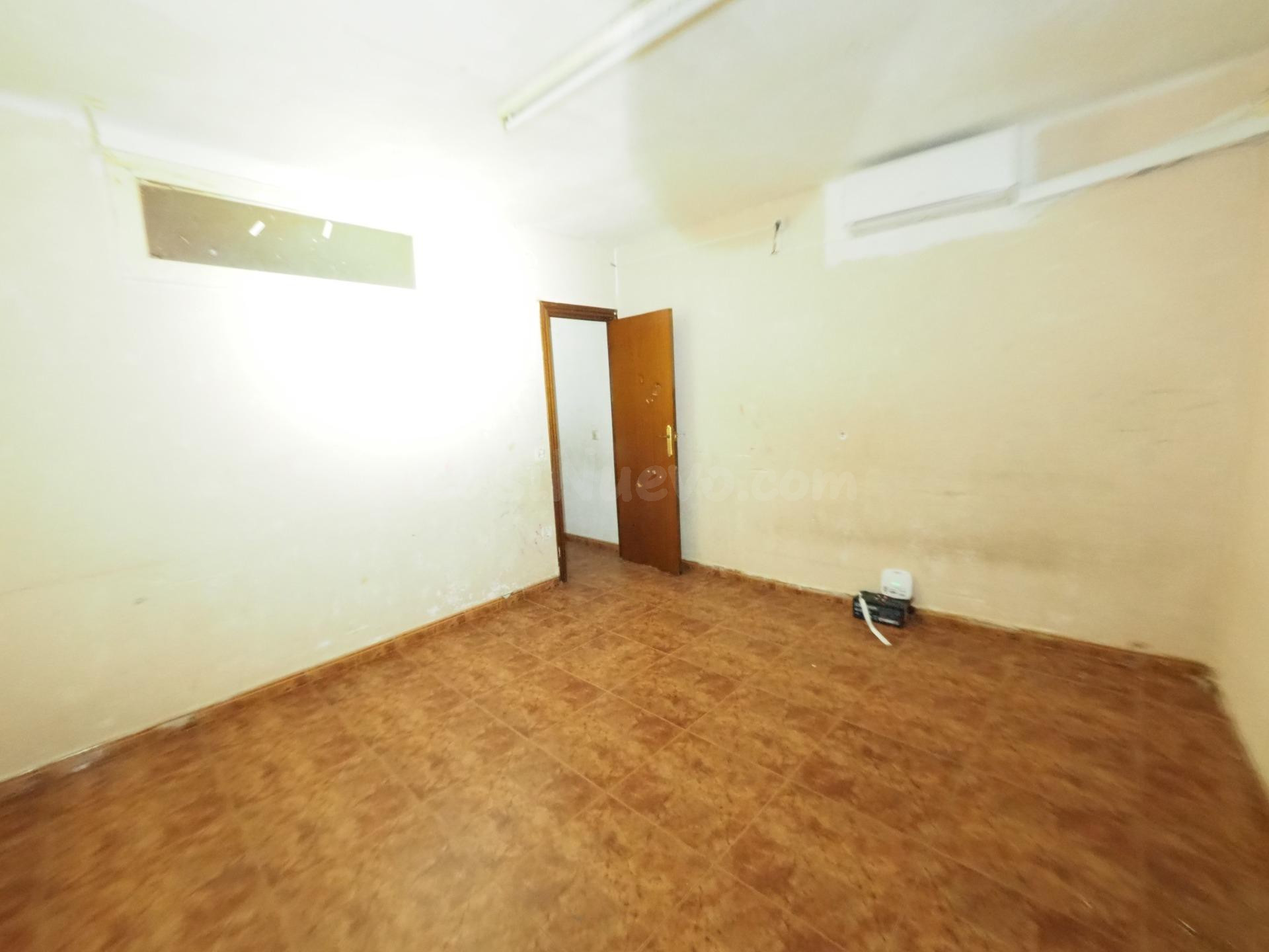 SE VENDE PISO EN BADALONA, ZONA LA PAU