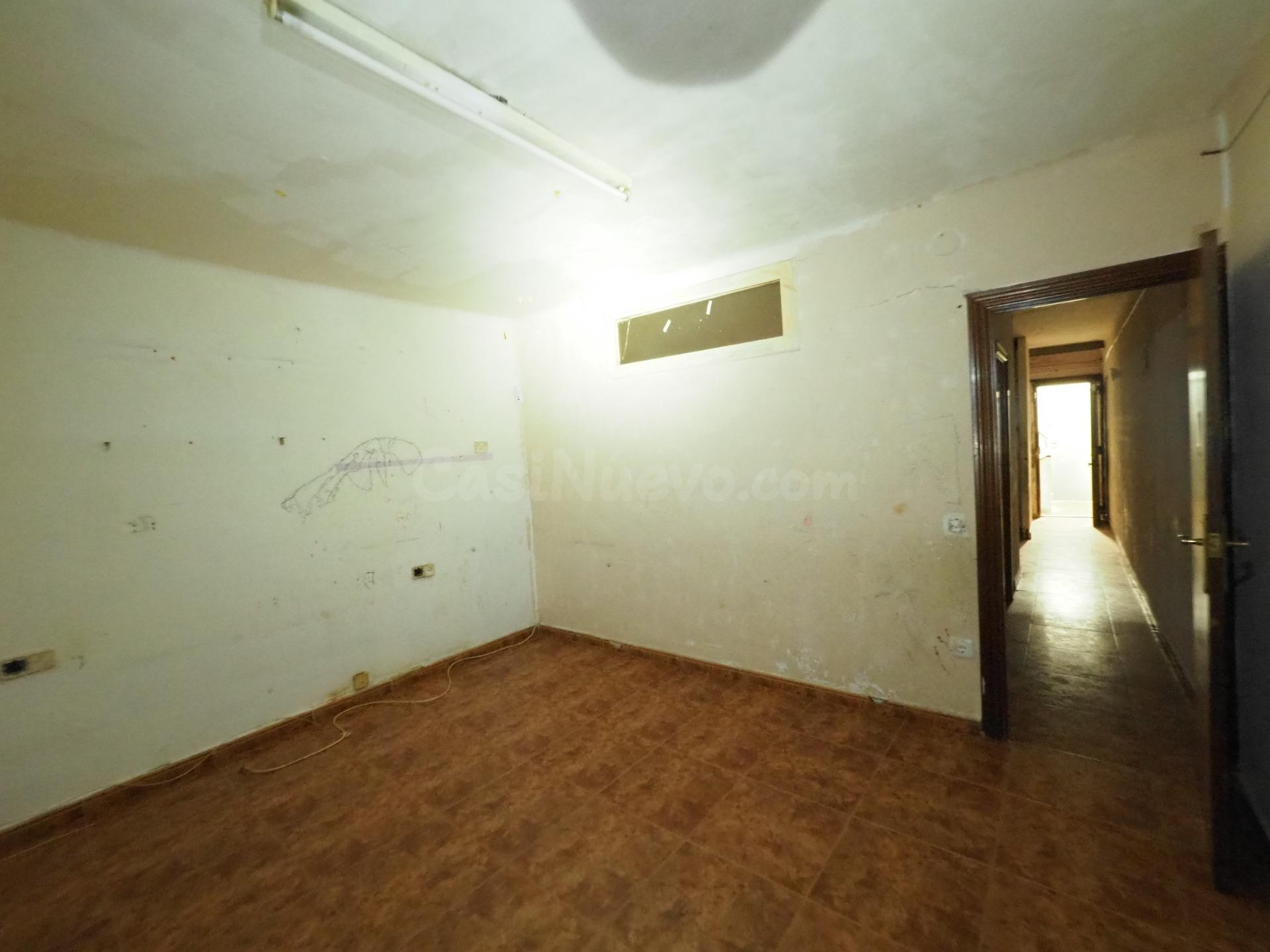 SE VENDE PISO EN BADALONA, ZONA LA PAU - foto 2