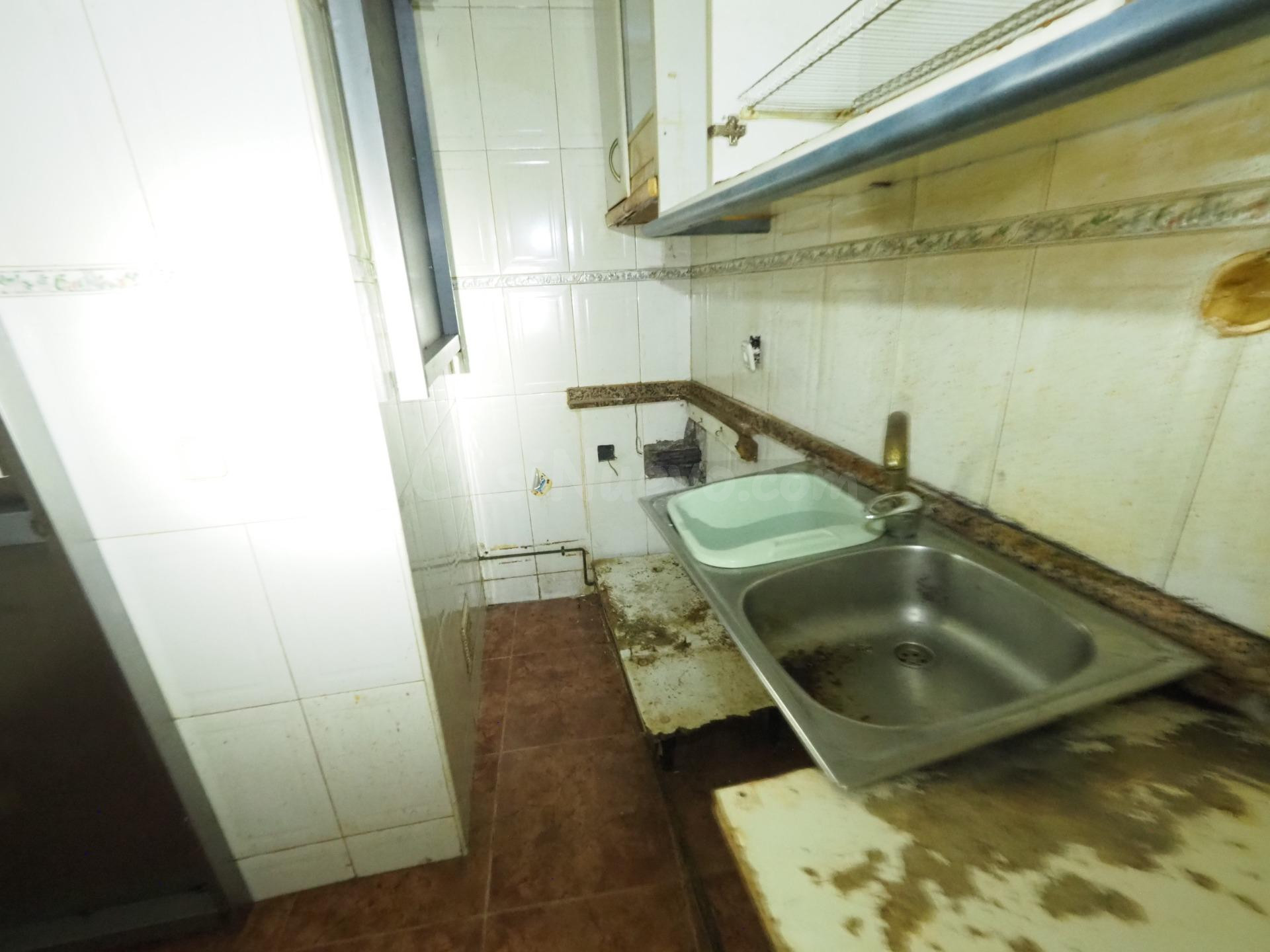 SE VENDE PISO EN BADALONA, ZONA LA PAU - foto 3
