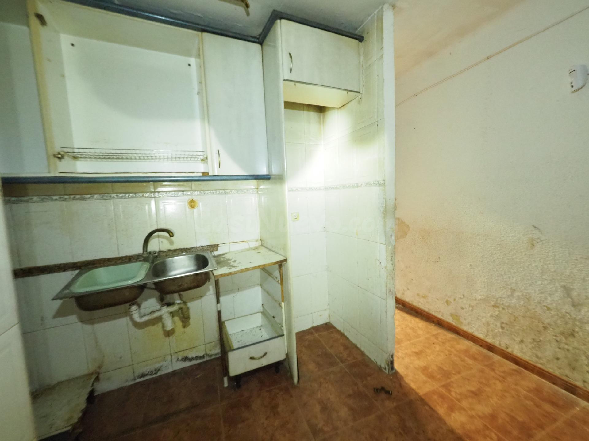 SE VENDE PISO EN BADALONA, ZONA LA PAU - foto 4