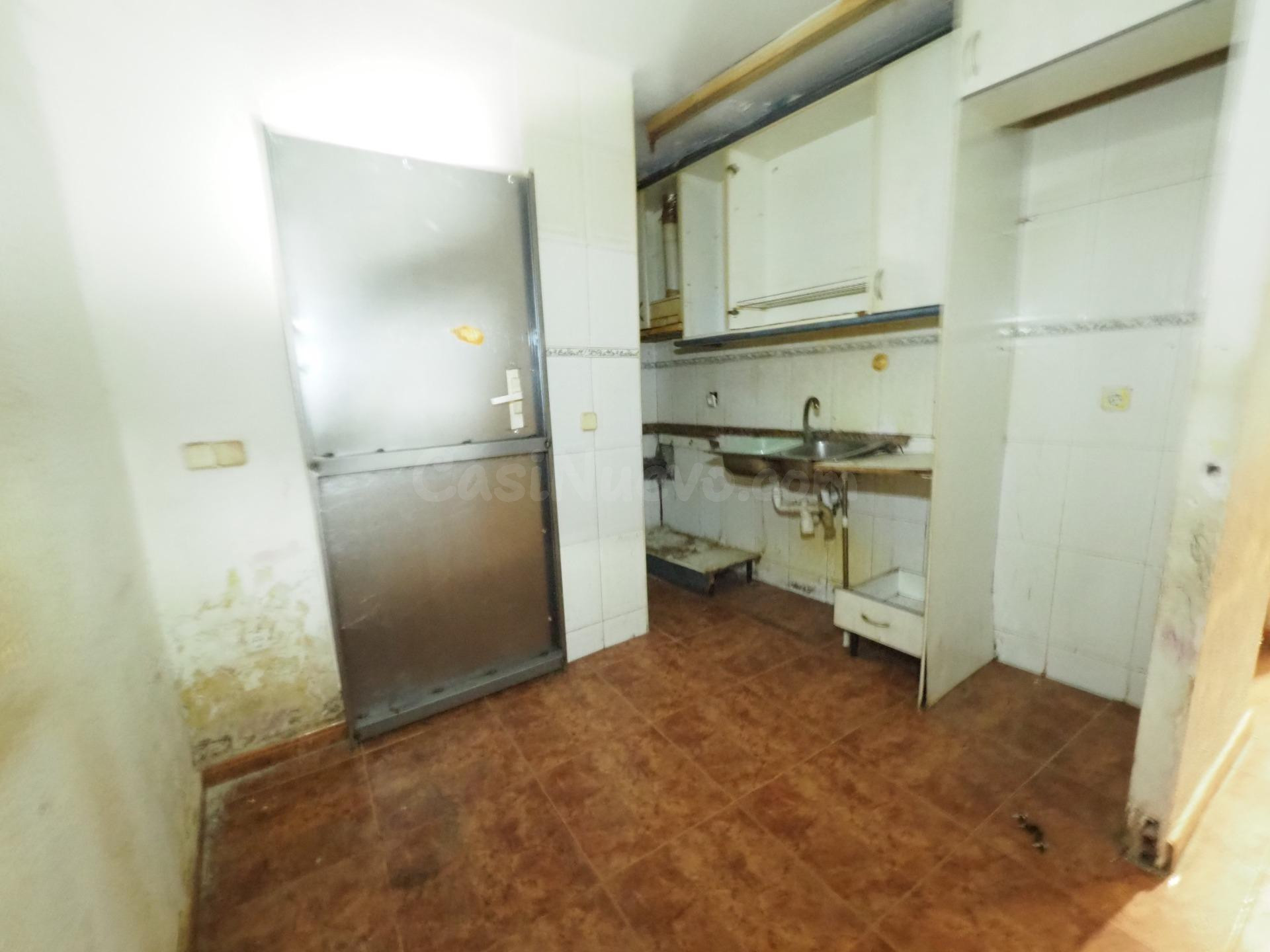 SE VENDE PISO EN BADALONA, ZONA LA PAU - foto 5