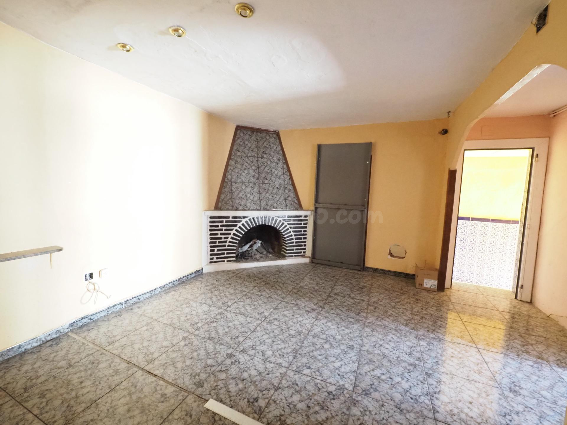 SE VENDE CASA ADOSADA EN SANTA MARGARIDA DE MONTBUI
