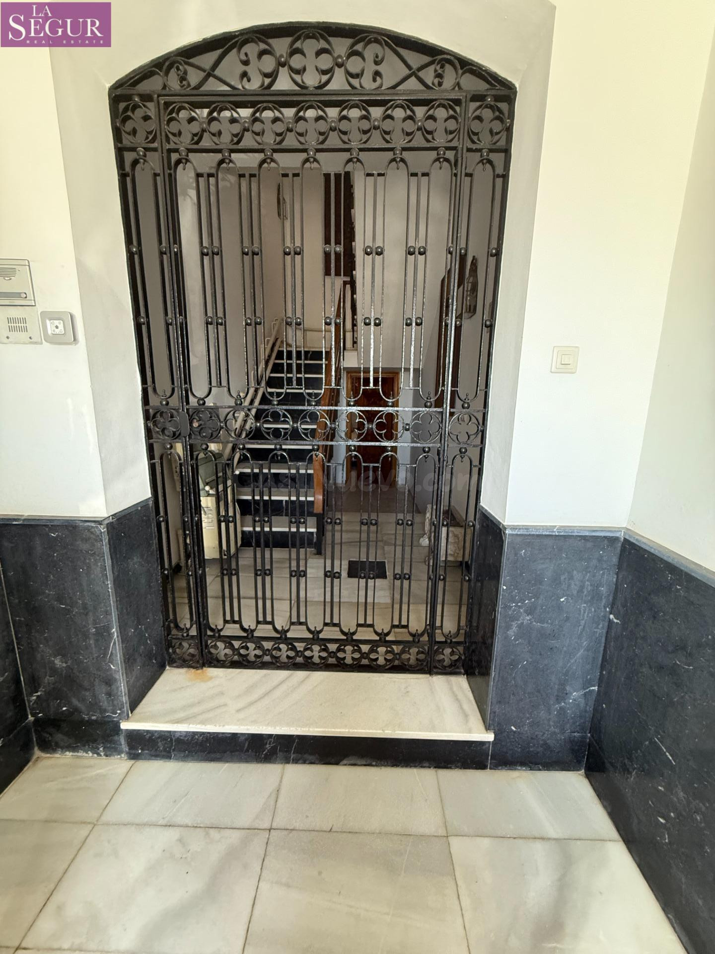 MAGNIFICA CASA EN EL CENTRO DE BENALUP - foto 2