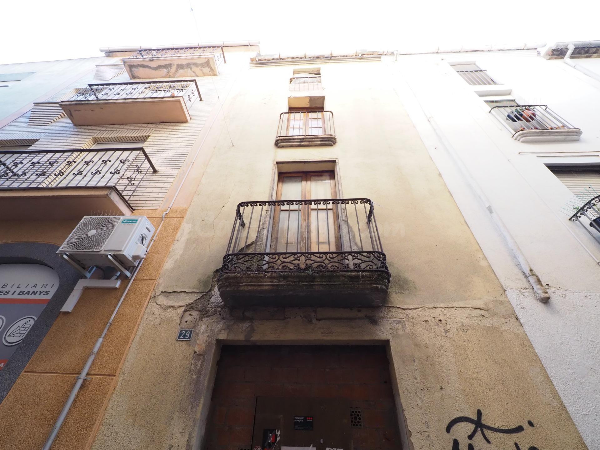 SE VENDE CASA ADOSADA MUNIFAMILIAR EN CAPELLADES