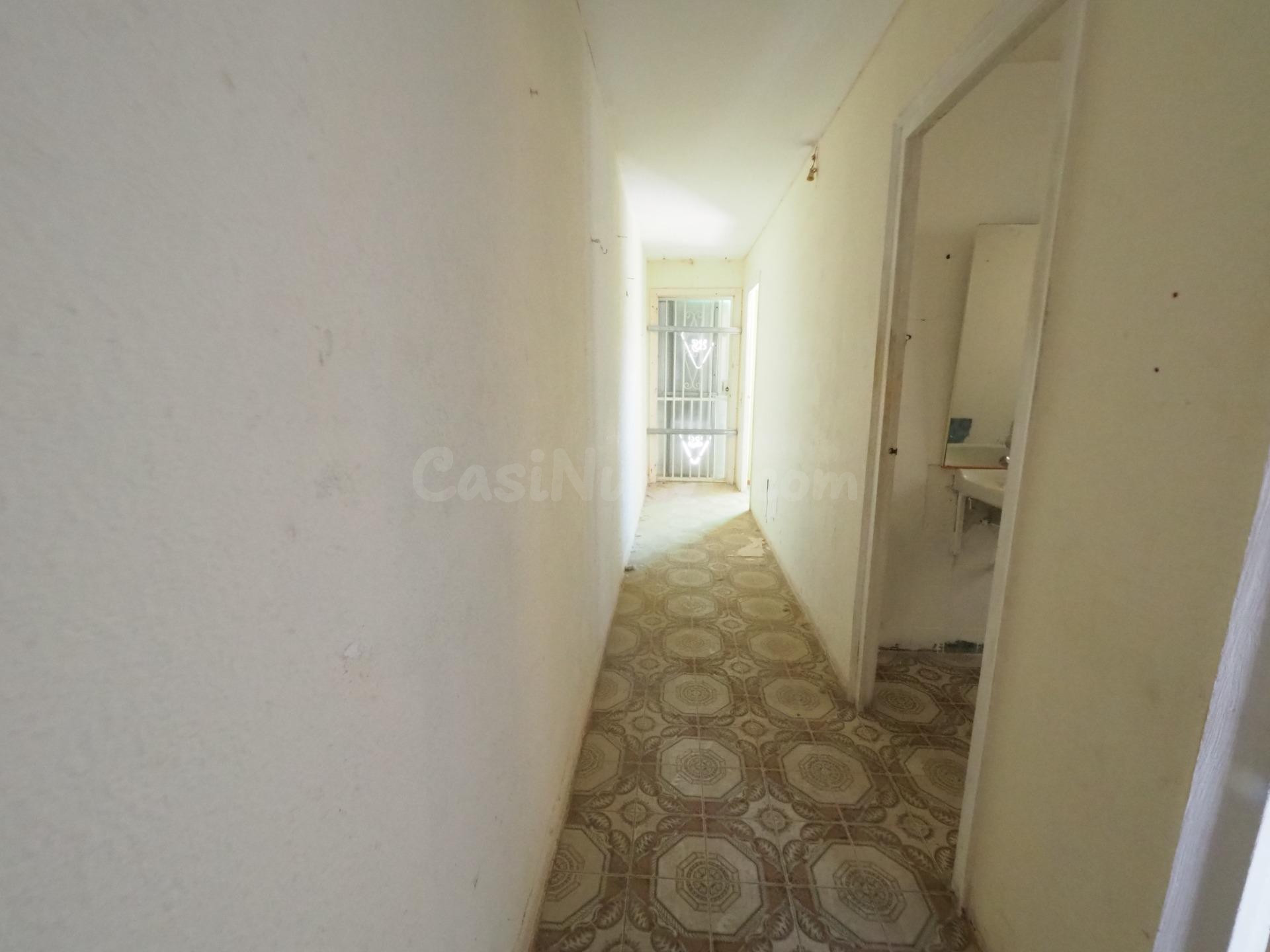 SE VENDE CASA ADOSADA EN TERRASSA, ZONA LA MAURINA - foto 3