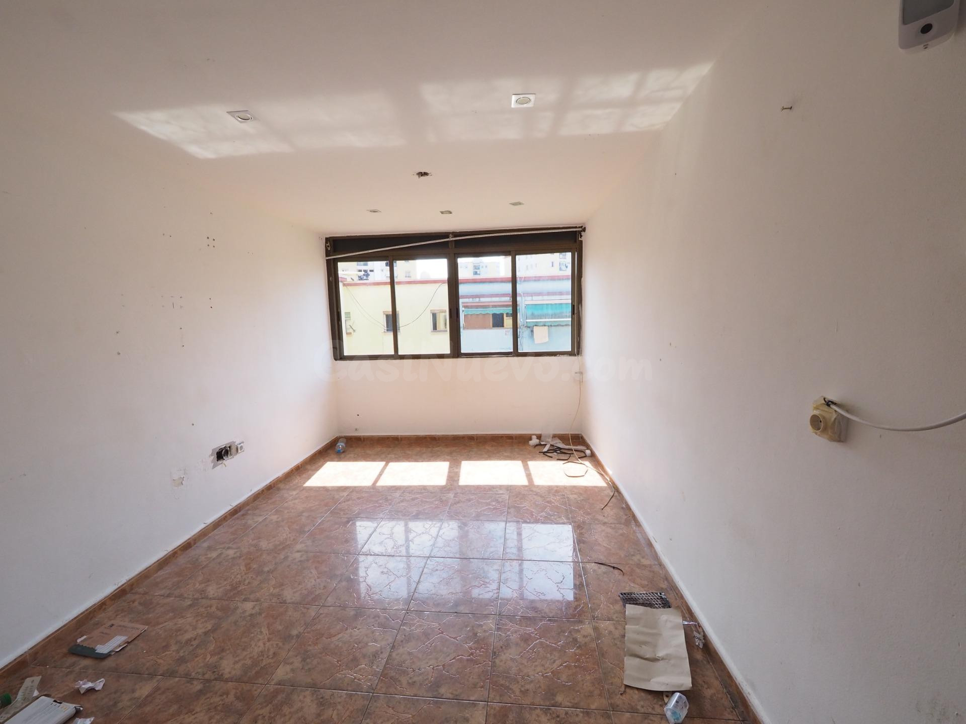 SE VENDE PISO EN BADALONA, ZONA SANT ROC - foto 2