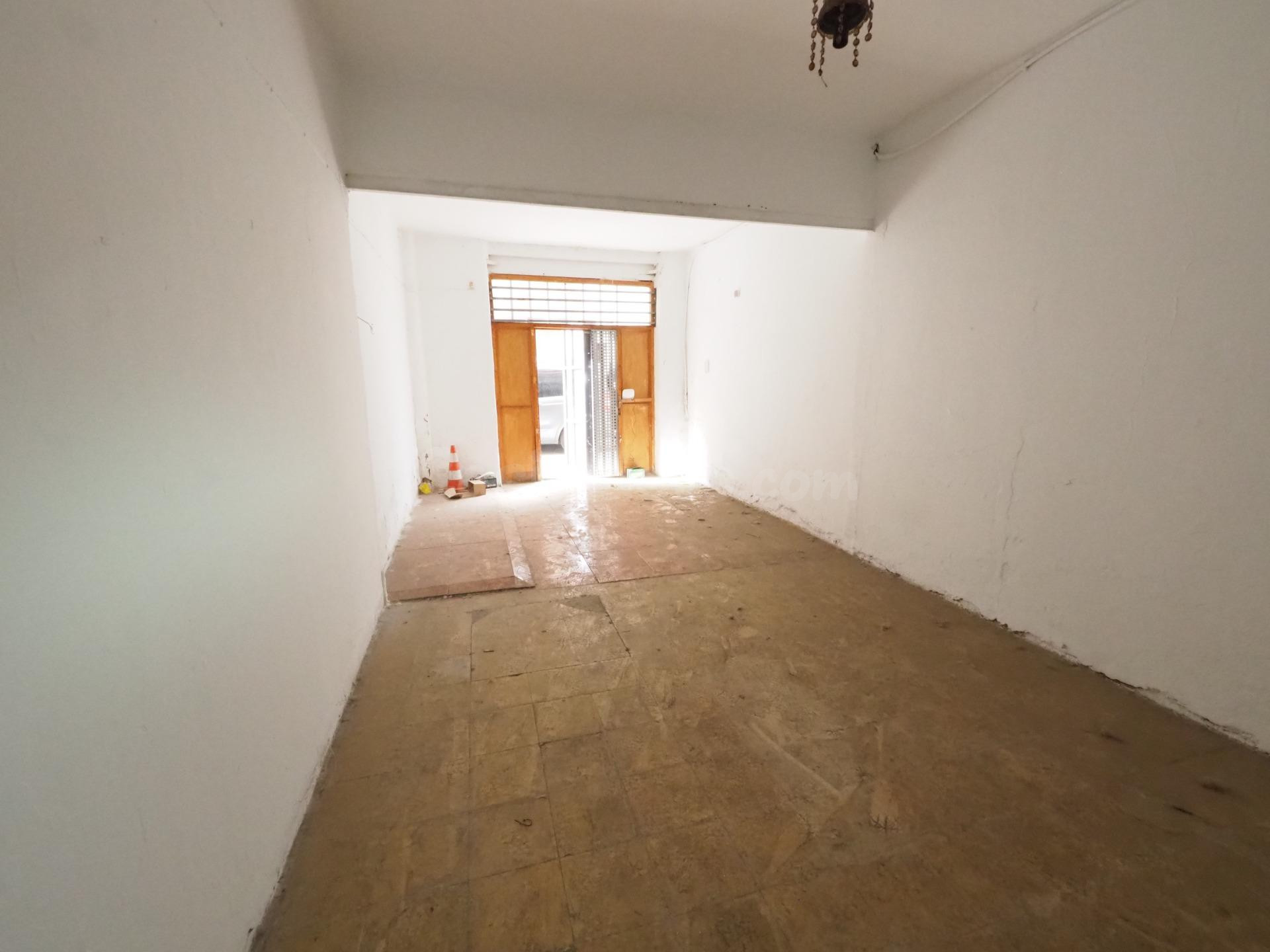 SE VENDE PLANTA BAJA EN MARTORELL, ZONA ROSANES