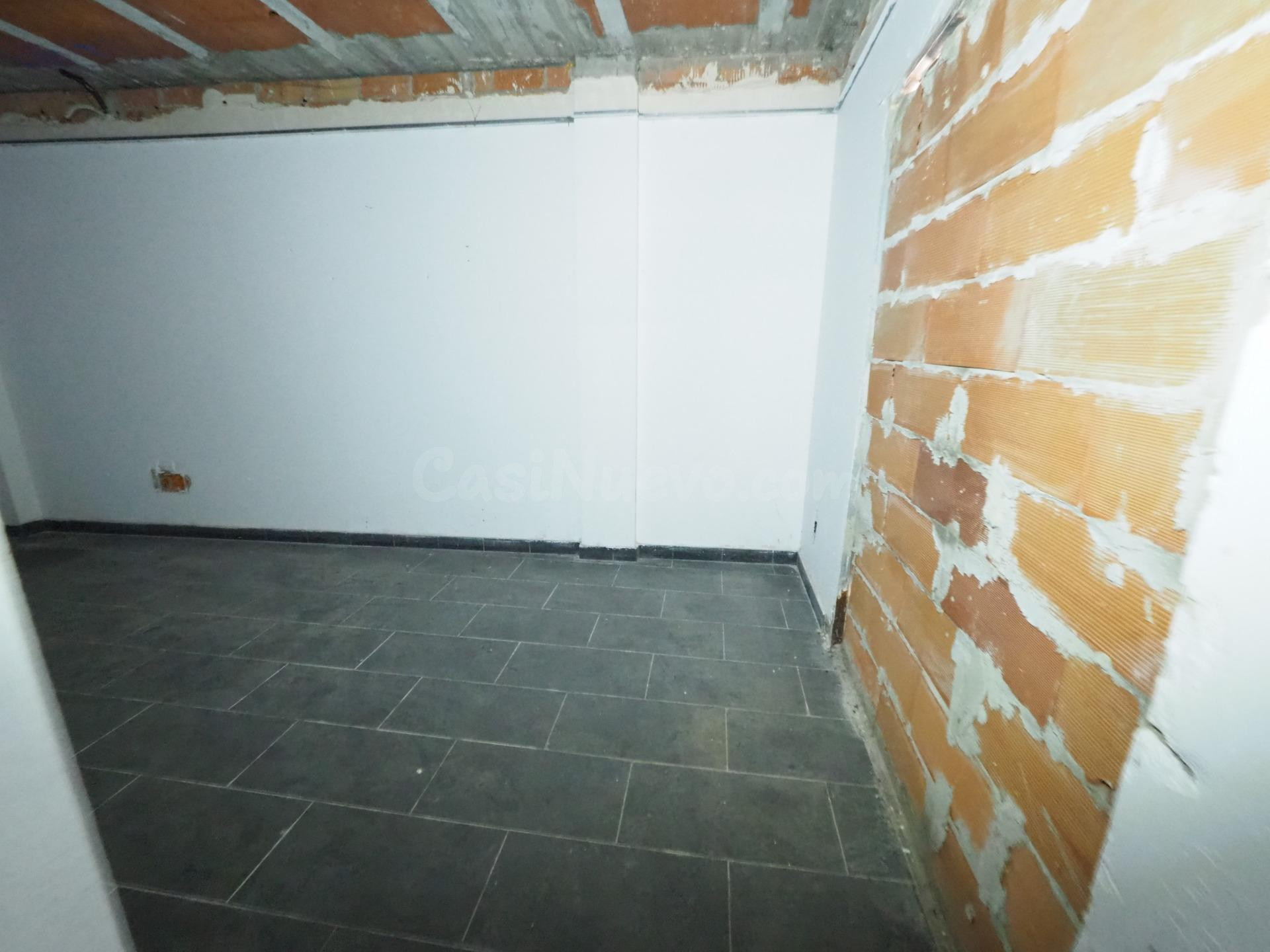 SE VENDE LOCAL COMERCIAL EN VILANOVA I LA GELTRU, ZONA SANT  - foto 4