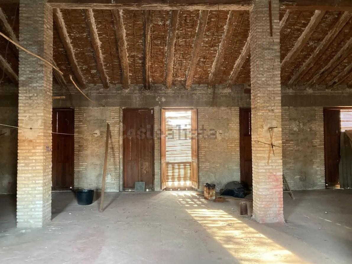 Edificio Planta Baja y Ático: Oportunidad Única en el Corazó - foto 4