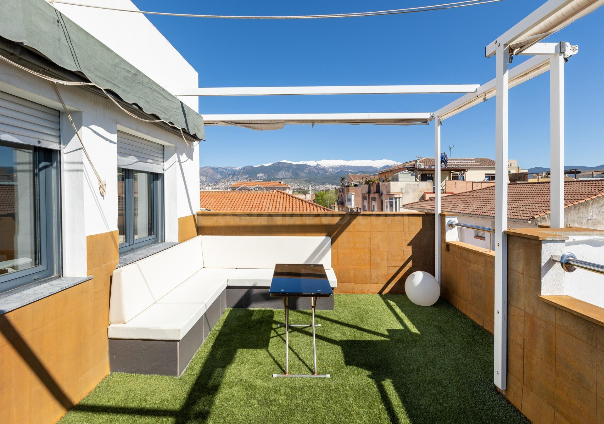 Venta de casa con calidades de lujo en Armilla (Granada) - foto 4