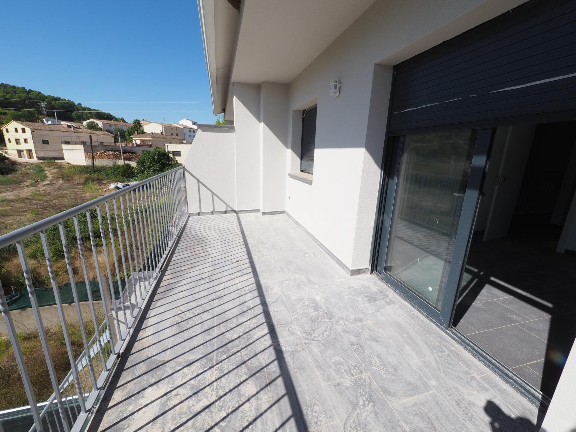 SE VENDE CASA ADOSADA EN MEDIONA - foto 2