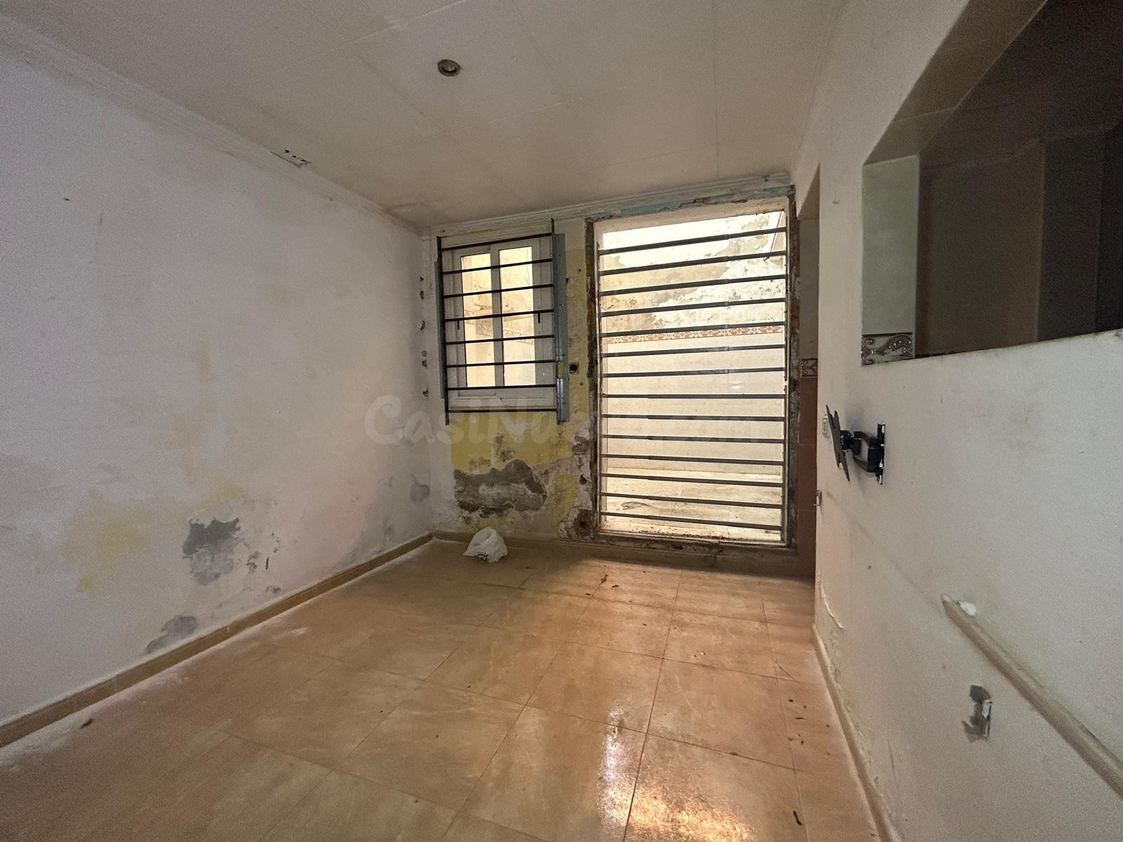 SE VENDE CASA EN TERRASSA, ZONA LA MAURINA - foto 2