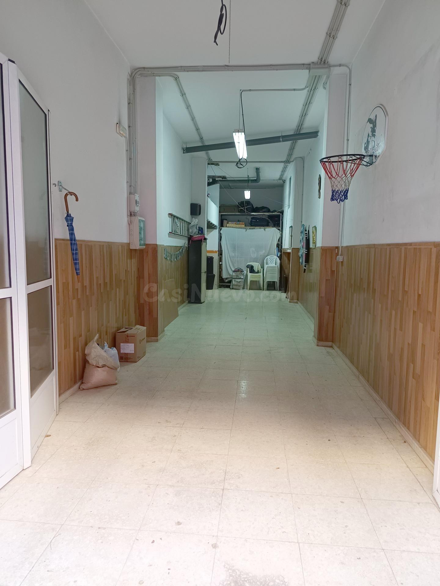 LOCAL COMERCIAL en Alaquas, tiene vado y puerta con motor