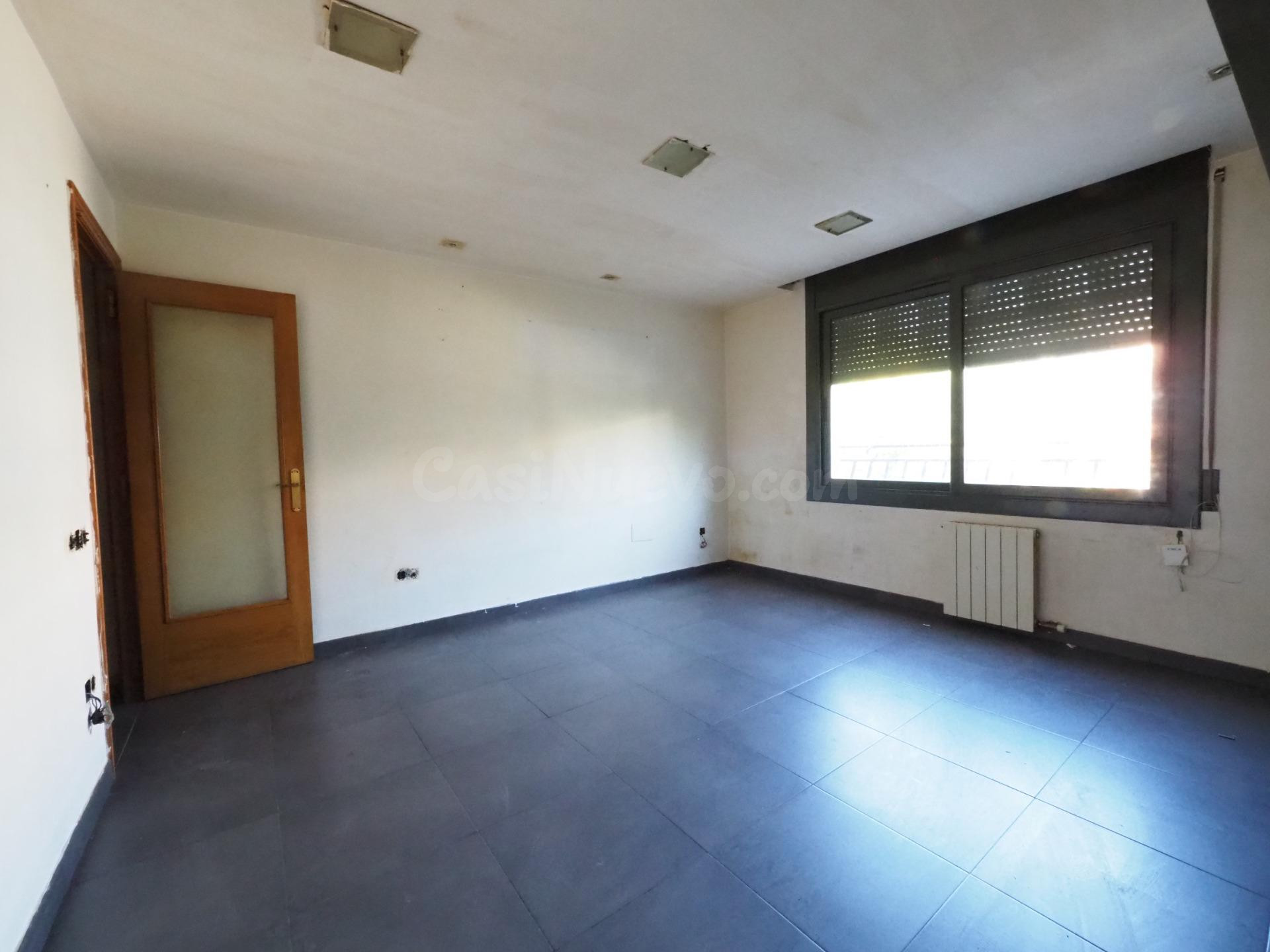 SE VENDE PISO EN TERRASSA, ZONA LA GRIPIA