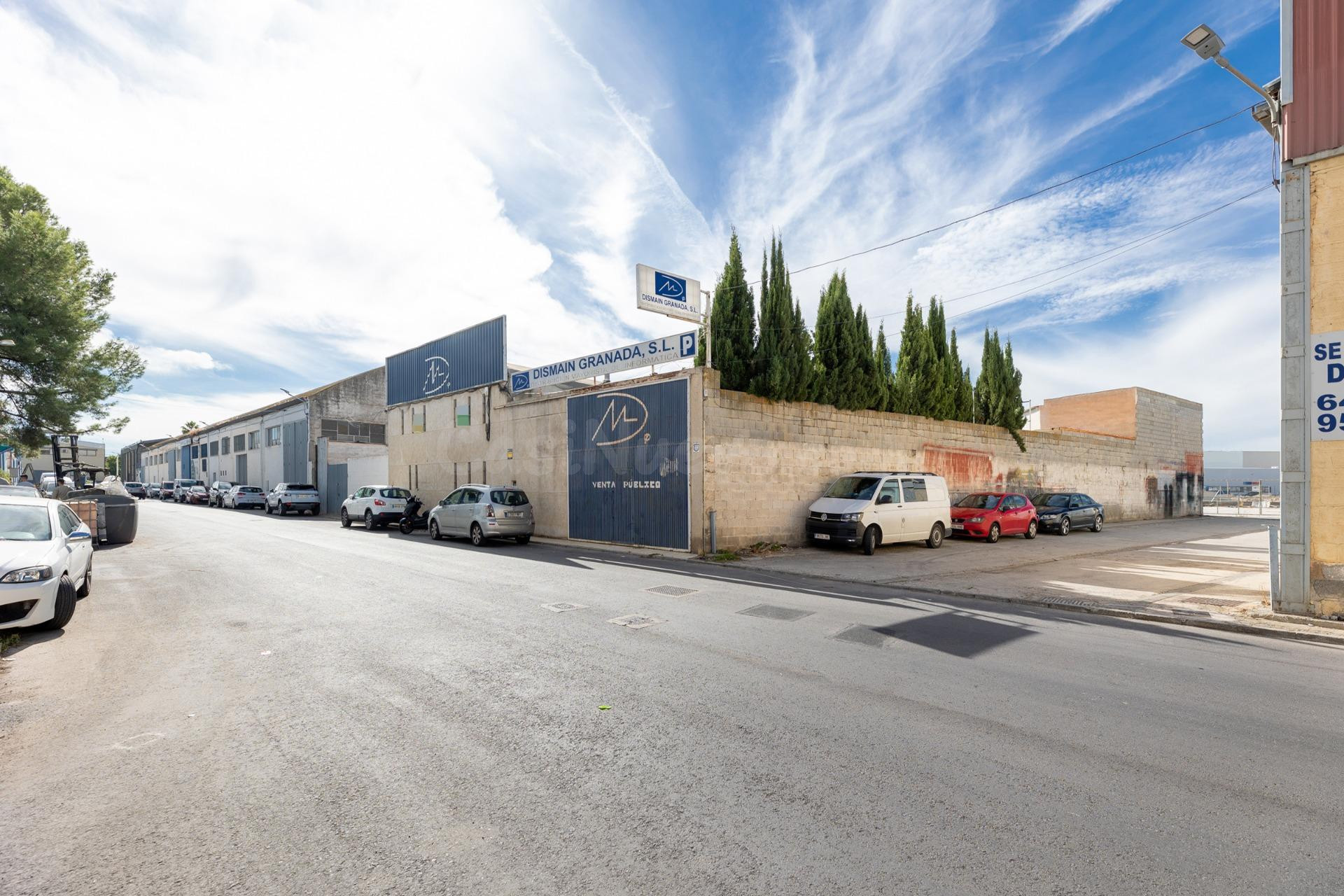 EN VENTA  RECINTO CON VARIAS DEPENDENCIAS (AVENIDA LOS ALAMOS ATARFE-GRANADA)
