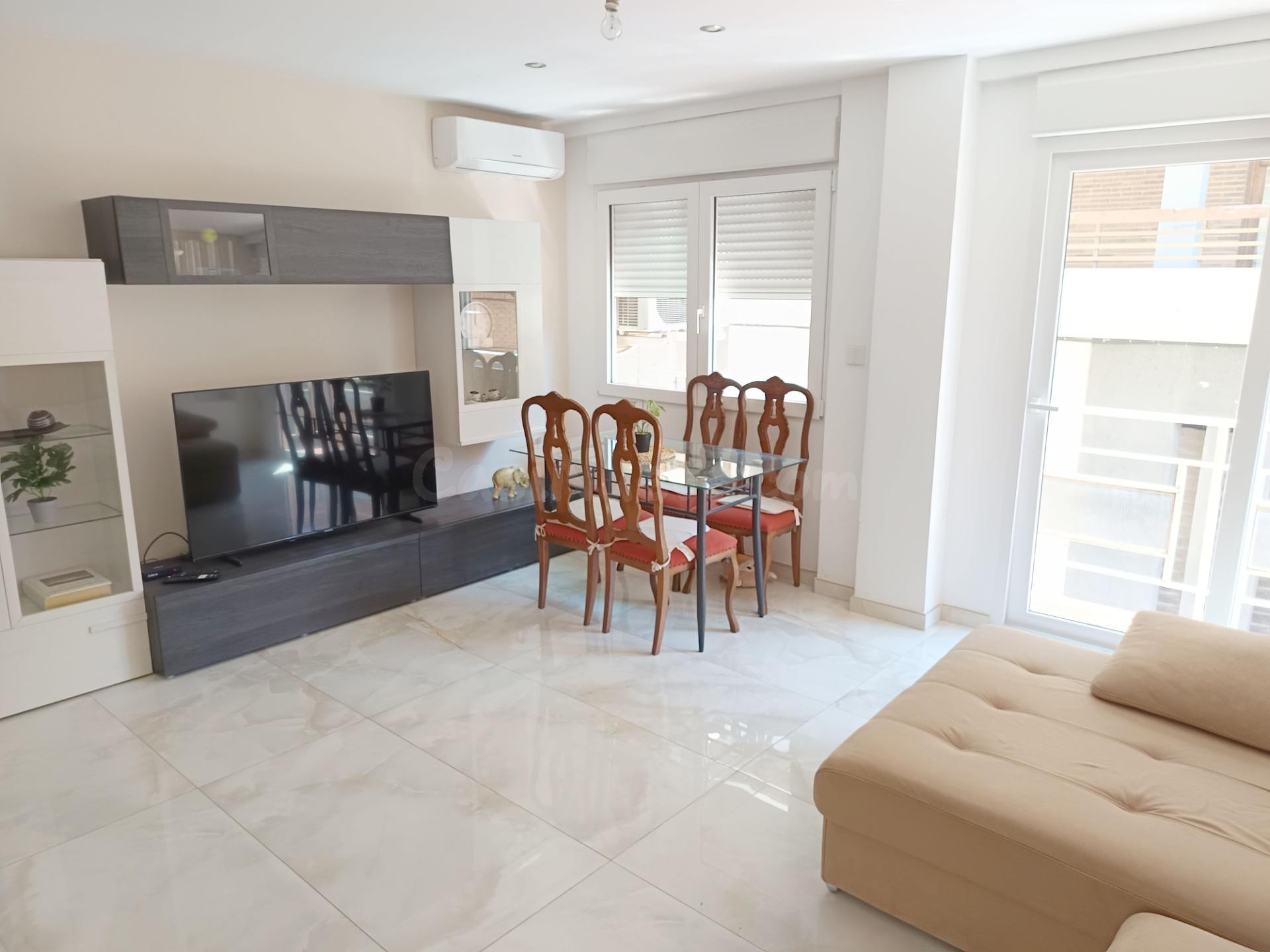 Piso 1ª planta en Xirivella con 5 habitaciones y 2 baños - foto 2