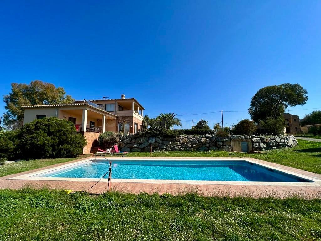 Casa unifamiliar con gran terreno muy cerca de Figueres - foto 3