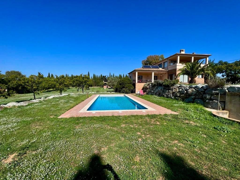 Casa unifamiliar con gran terreno muy cerca de Figueres - foto 4