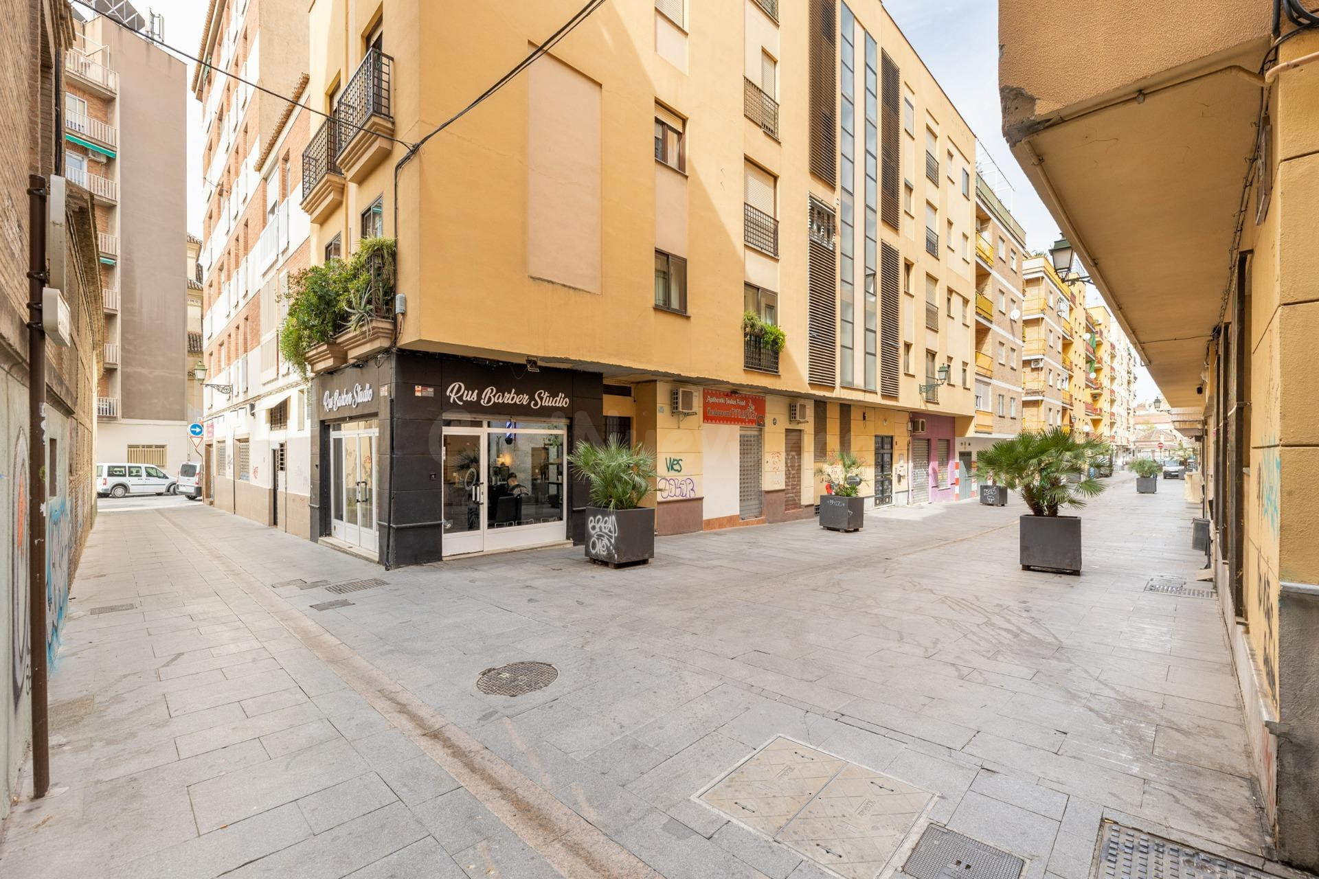 SE VENDE PLAZA DE GARAJE JUNTO PLAZA DE GRACIA (USUFRUCTO)