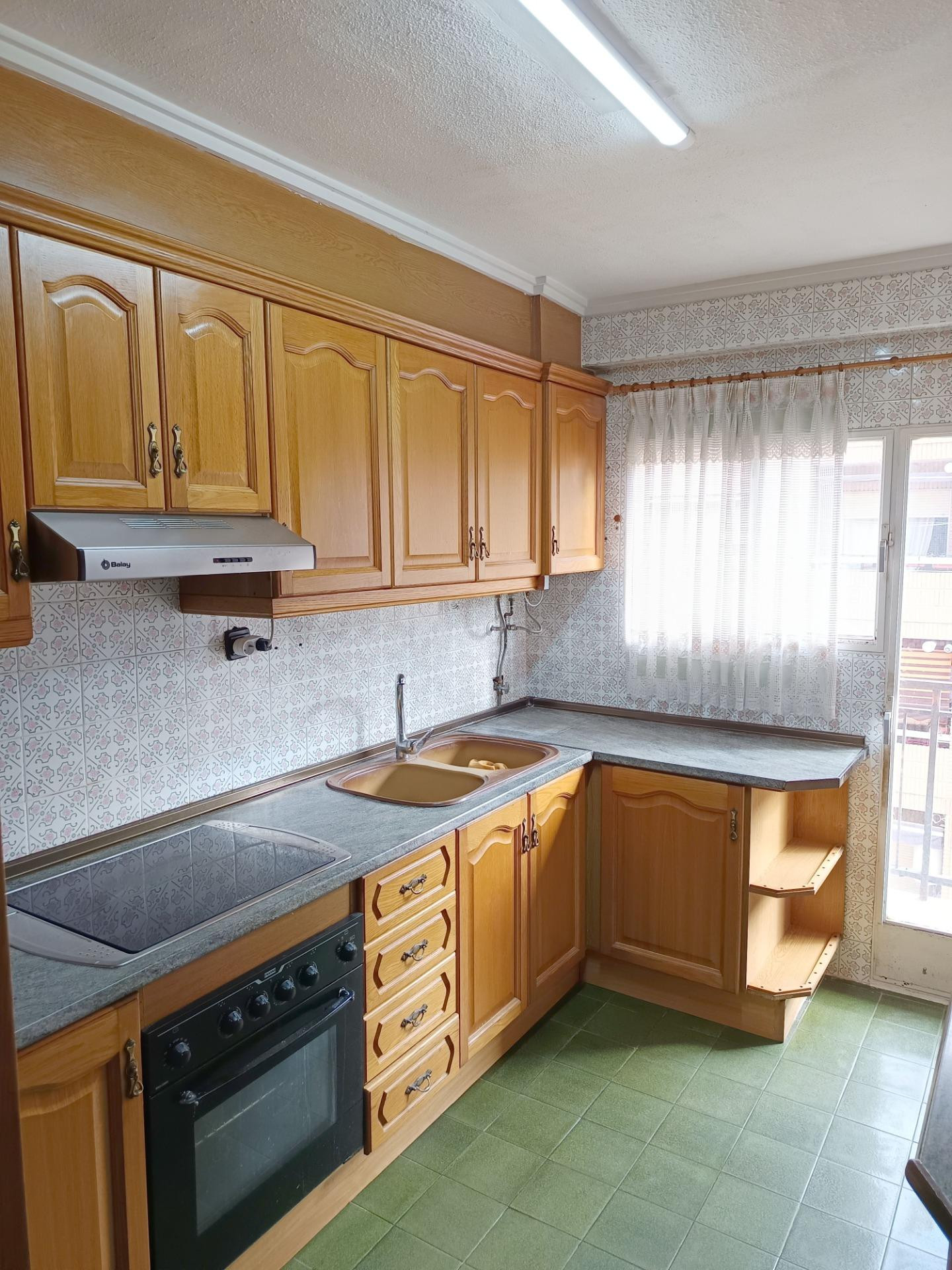 Piso en Mislata de 112 m2 útiles con 3 habitaciones y ascens - foto 4
