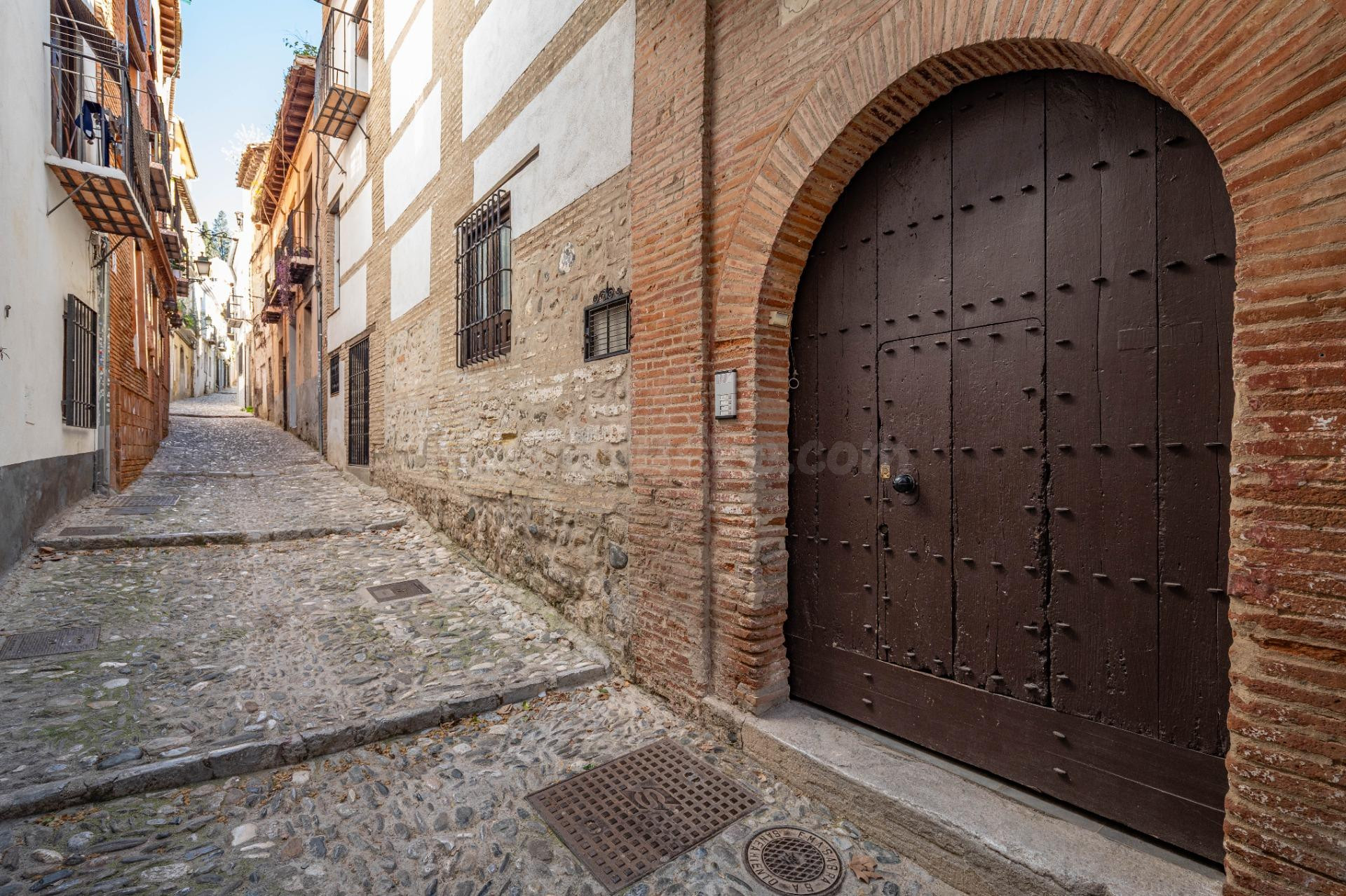 Edificio Morisco del siglo XVI en el Paseo de los Tristes co - foto 2