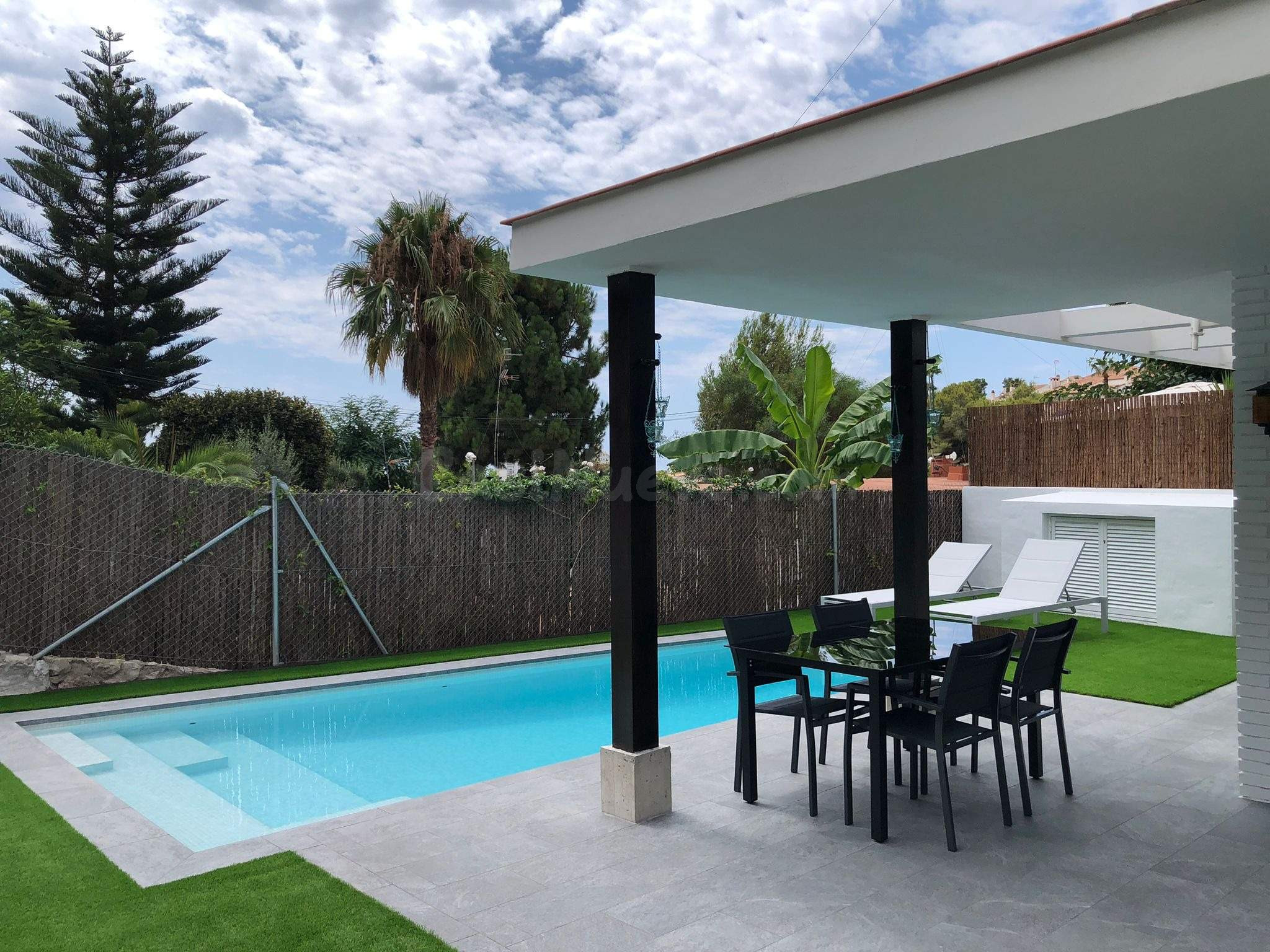 Preciosa casita con jardín y piscina privados en Vallpineda - foto 4