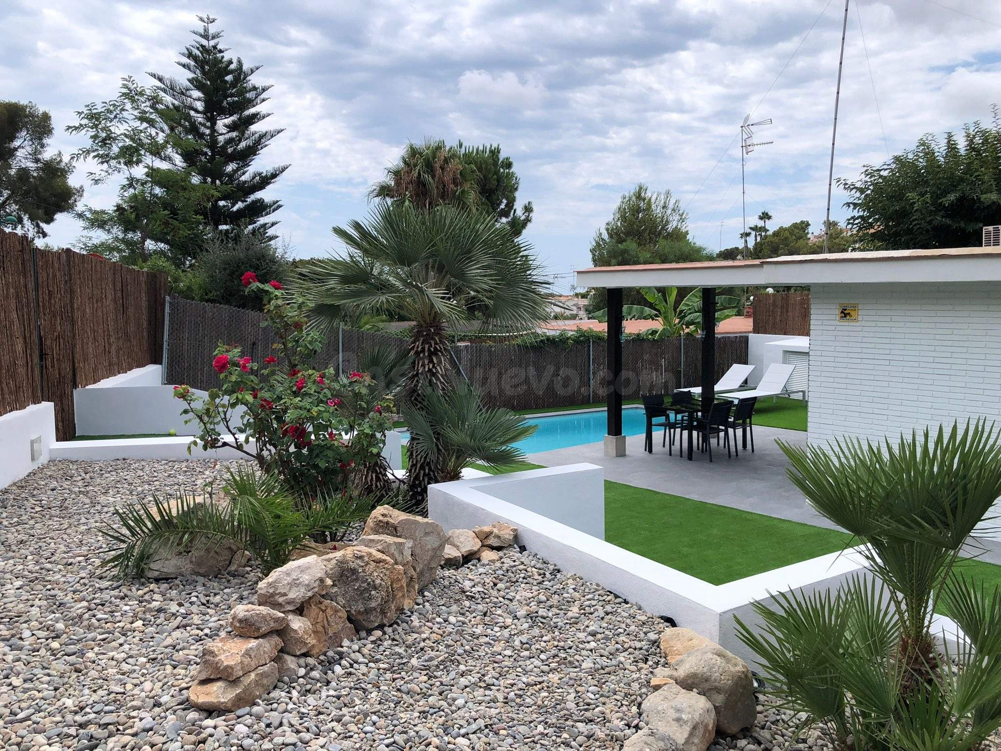 Preciosa casita con jardín y piscina privados en Vallpineda - foto 5